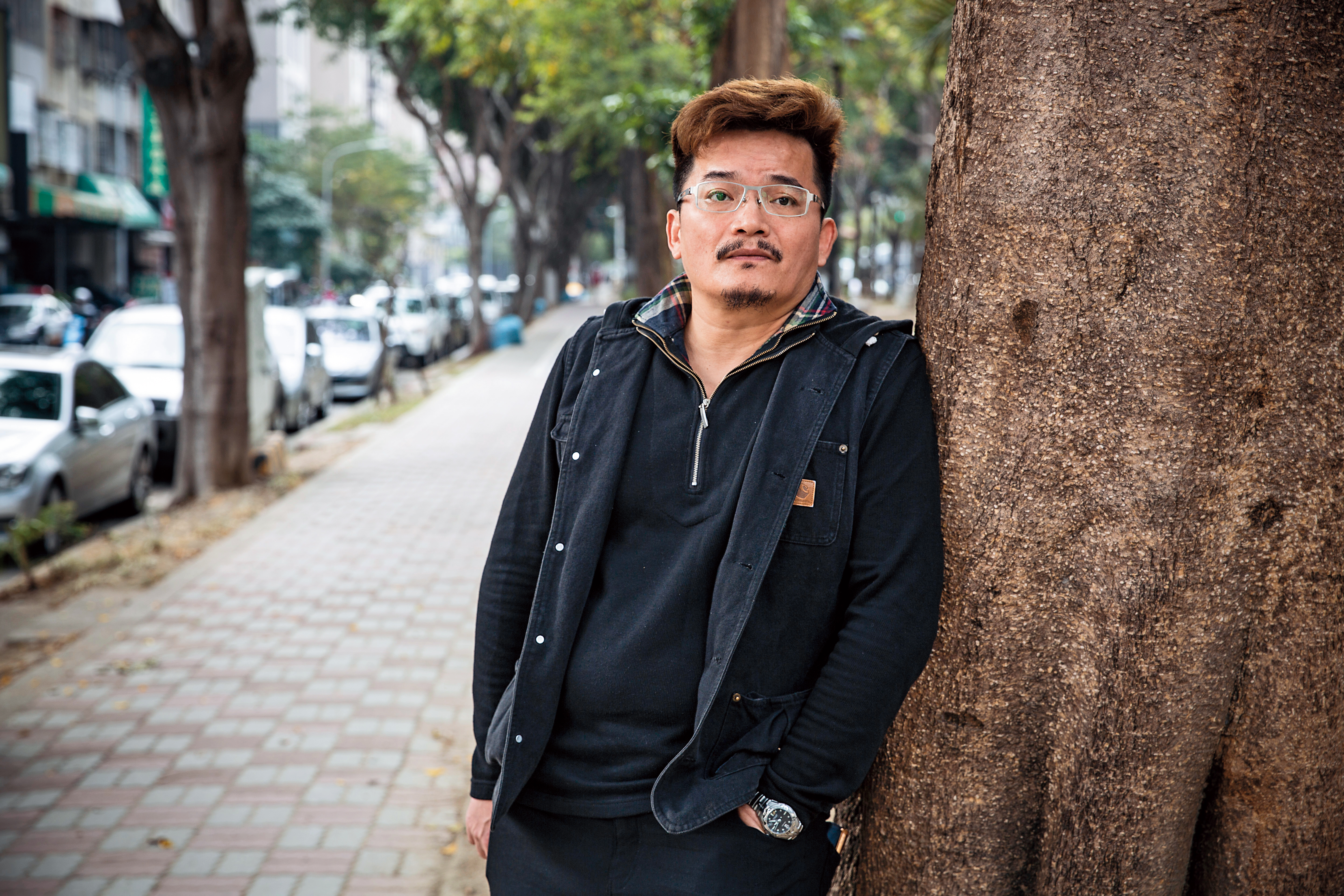 如今王元照是職業魔術師，前年出獄後，他開始用魔術博人歡笑，這是他填補遺憾、療癒創傷的方式。