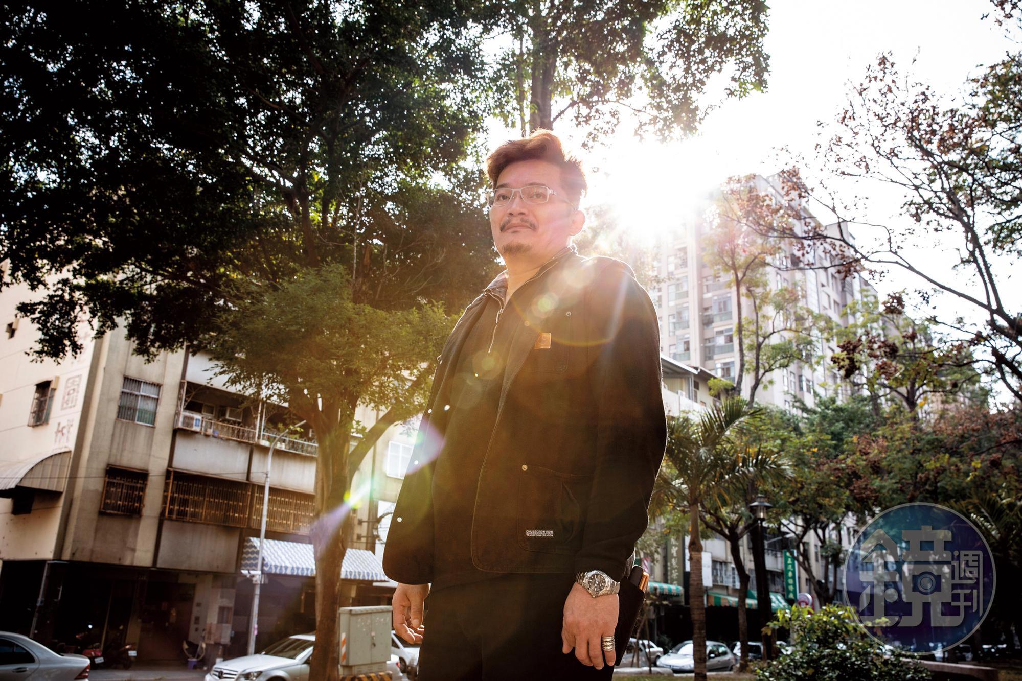 面對童年家暴陰影，王元照發現了自身暴力的源頭，他不否認自己逞凶鬥狠的過去，也把它當成自我警惕。