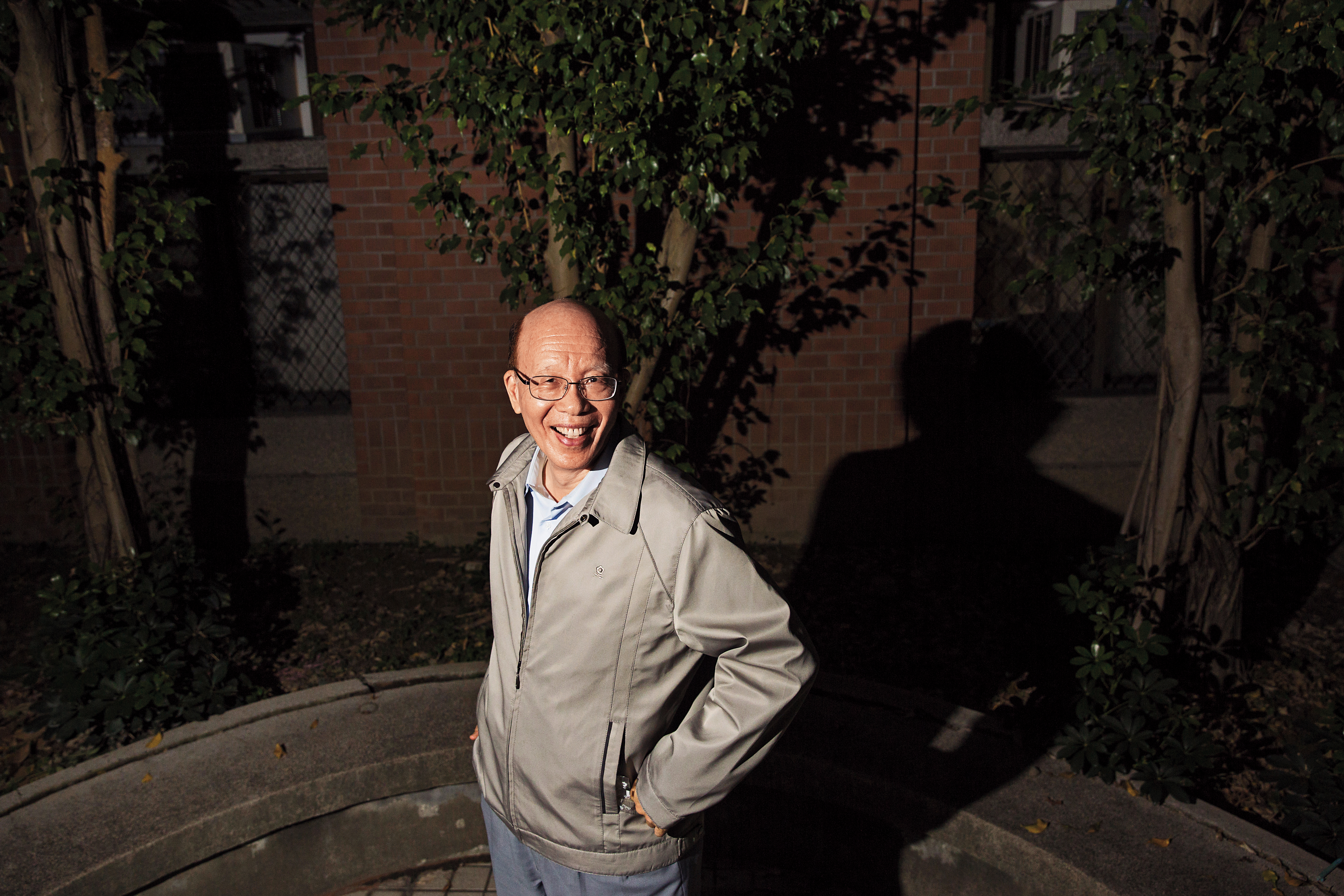 李嗣涔沉浸於研究超自然現象，他說：「我信仰那個我所發現的世界，叫作靈界，那是產生宗教的根源，有神靈、有網站、有一套巨大的宇宙學問在裡面。」