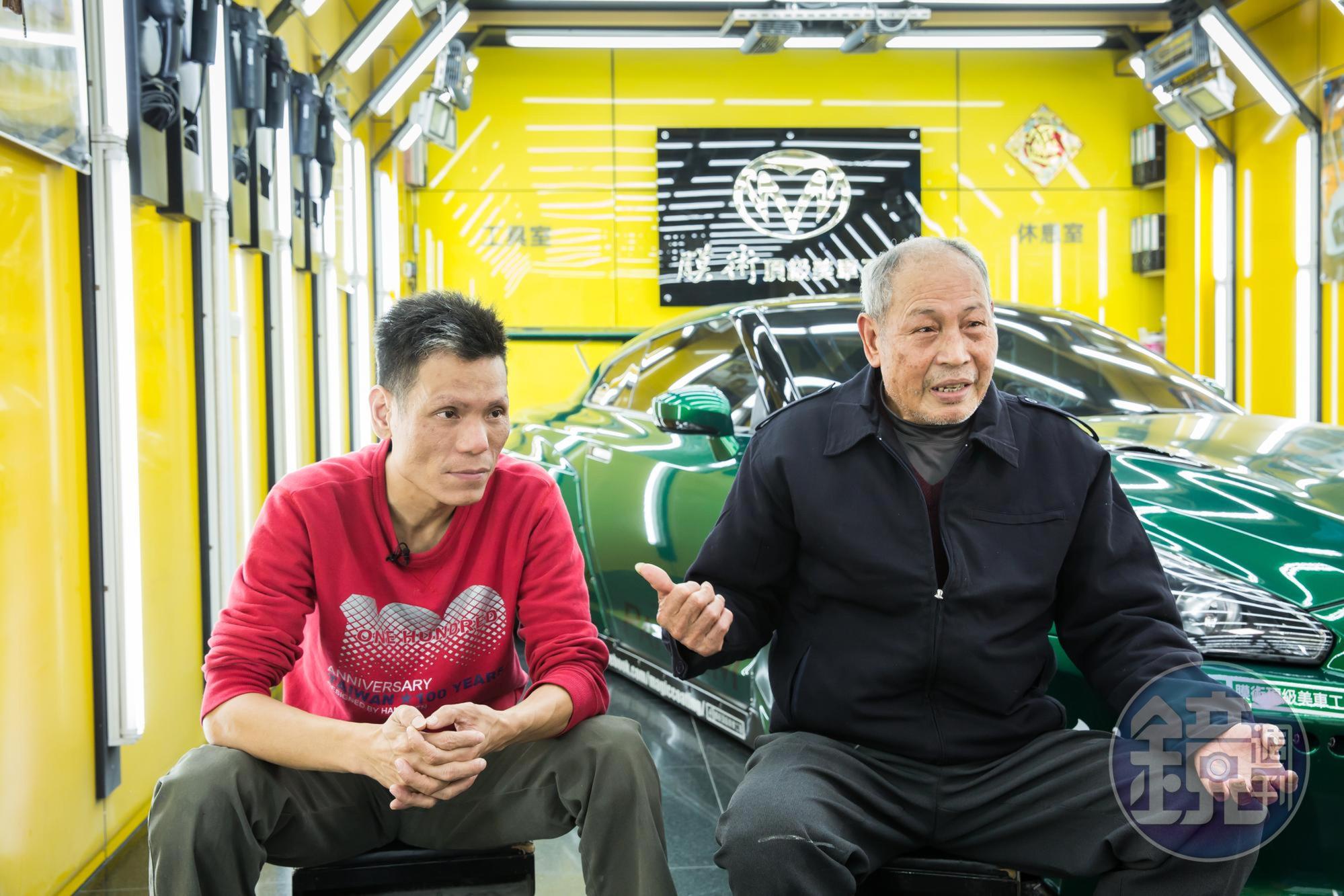 陳健中（左）首次創業失敗後頹廢喪志，讓父親陳水文傷透腦筋，現在努力做出成績，要讓父親覺得驕傲。