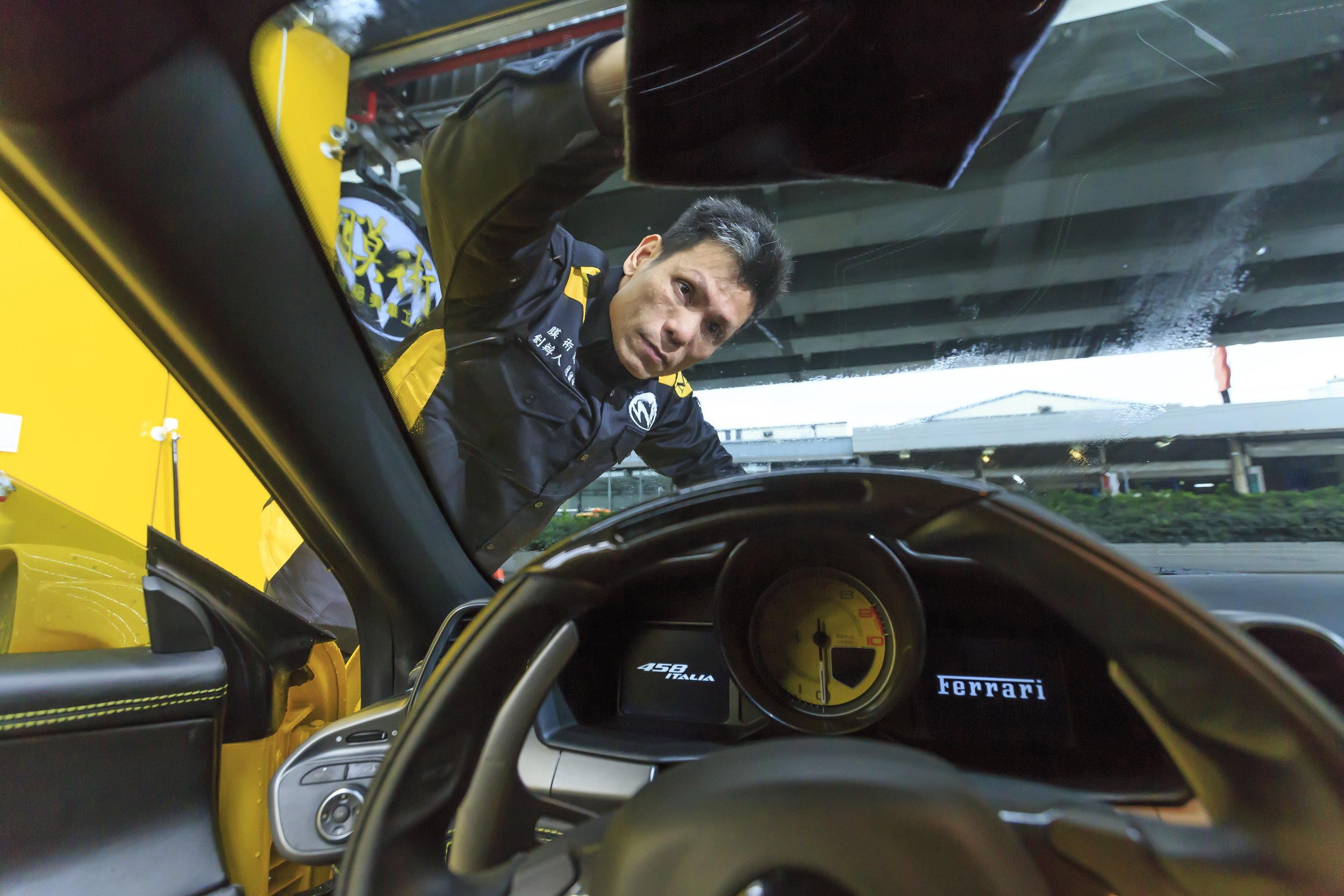 陳健中對於車子清潔程度與鍍膜成果非常要求，堅持要做到顧客無可挑惕才罷休。