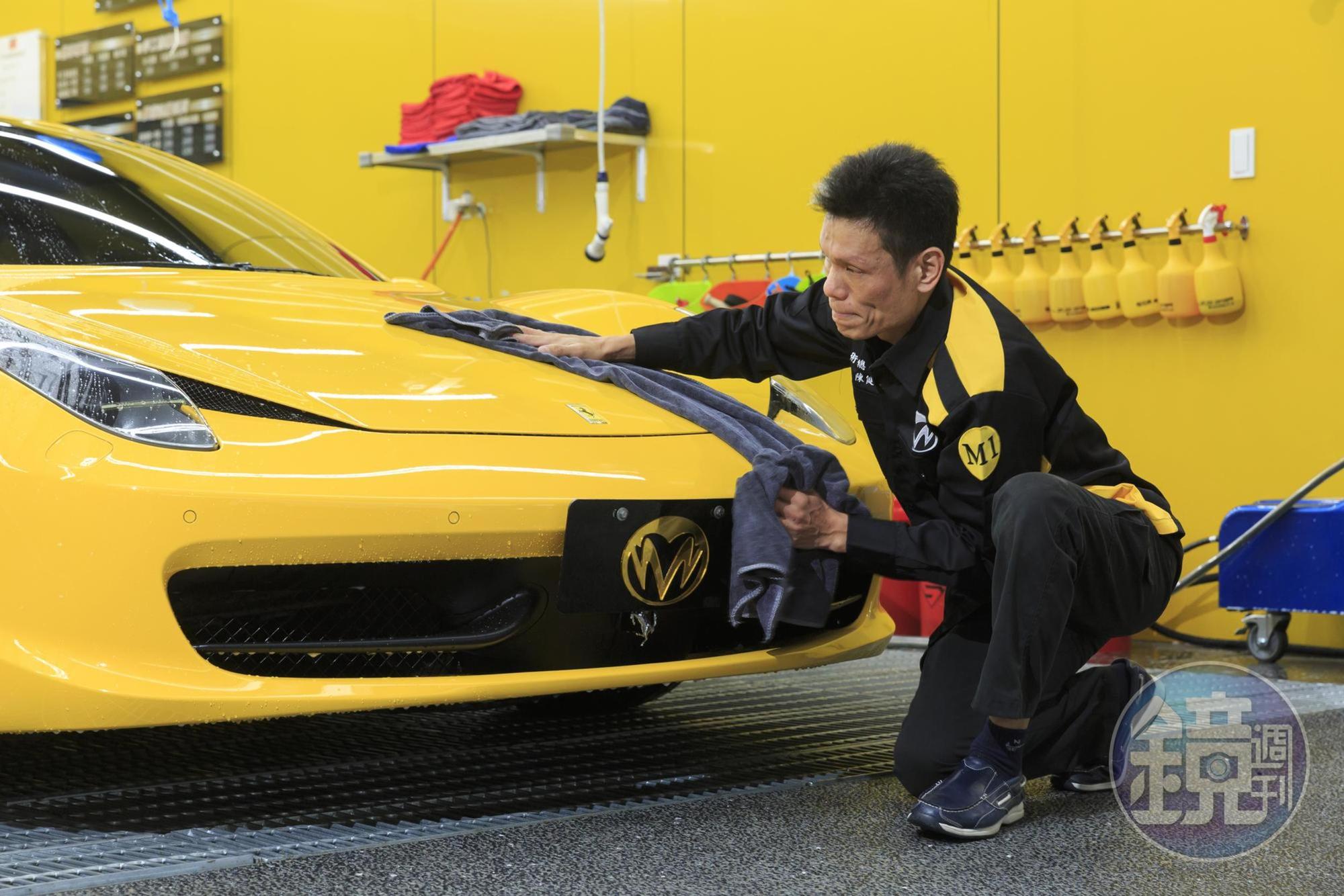 陳健中幫人洗車時遇到奧客找麻煩，讓他下定決心要做到客人無可挑剔。