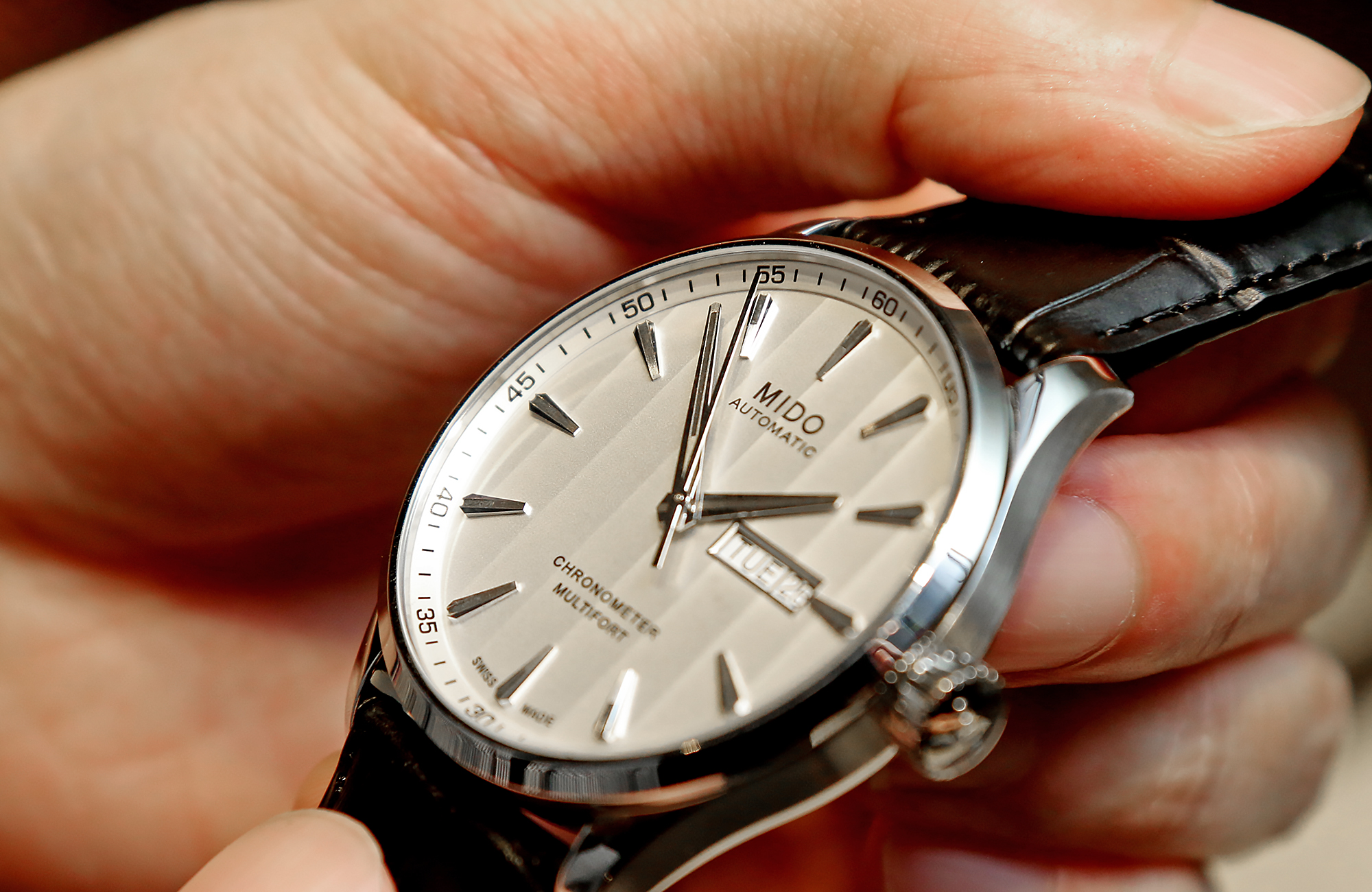 美度推出全新Multifort Chronometer先鋒系列，機芯置換成Caliber 80矽游絲自動機芯。