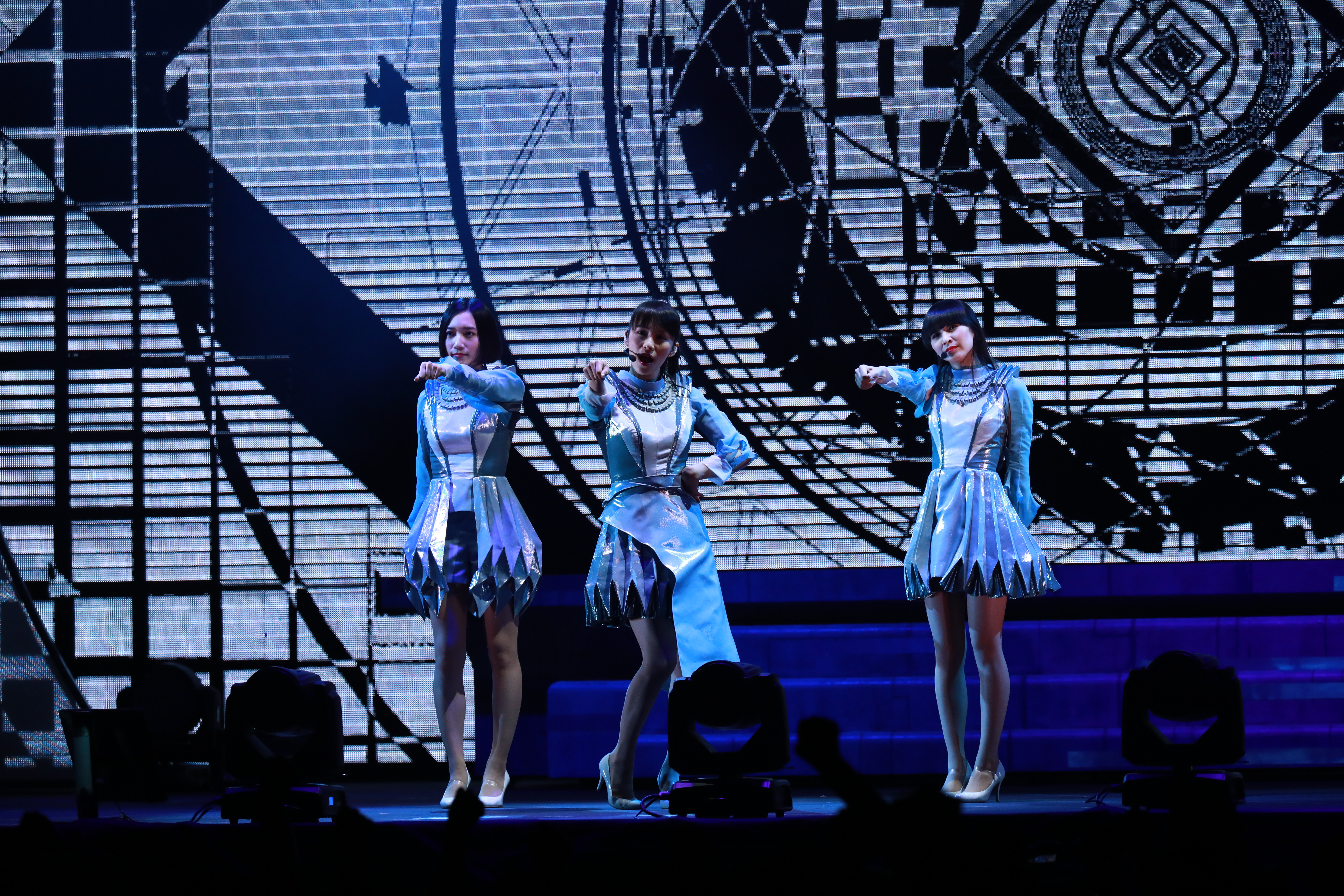 Perfume演唱會帶來16首歌曲，也演唱了五月天〈Do you ever shine?〉日文版嗨翻全場。（雅慕斯娛樂提供）