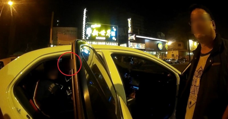 酒醉莊男（紅圈處）問候警察的媽媽被送辦。（警方提供）