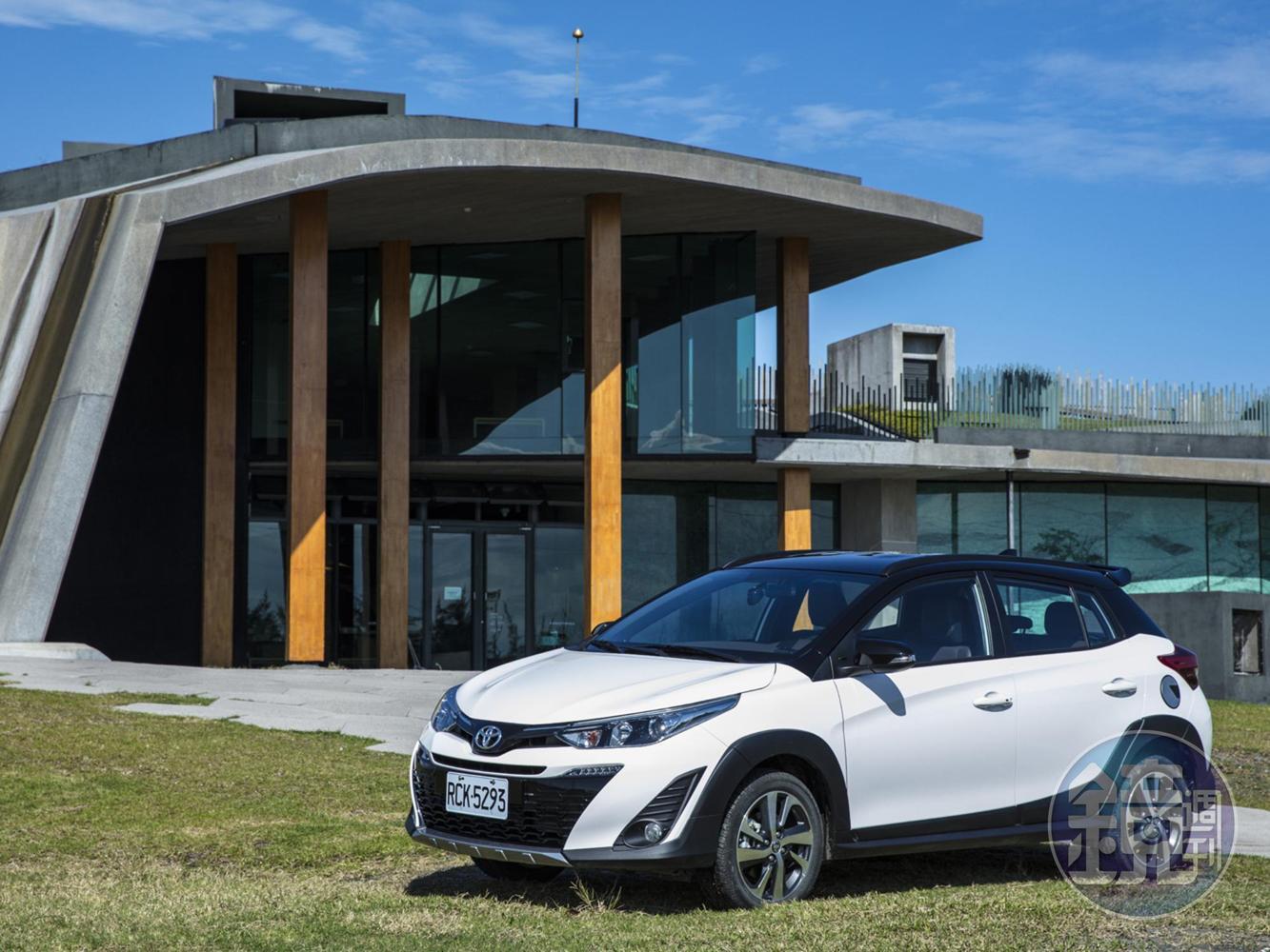 TOYOTA Yaris Crossover 豪華型