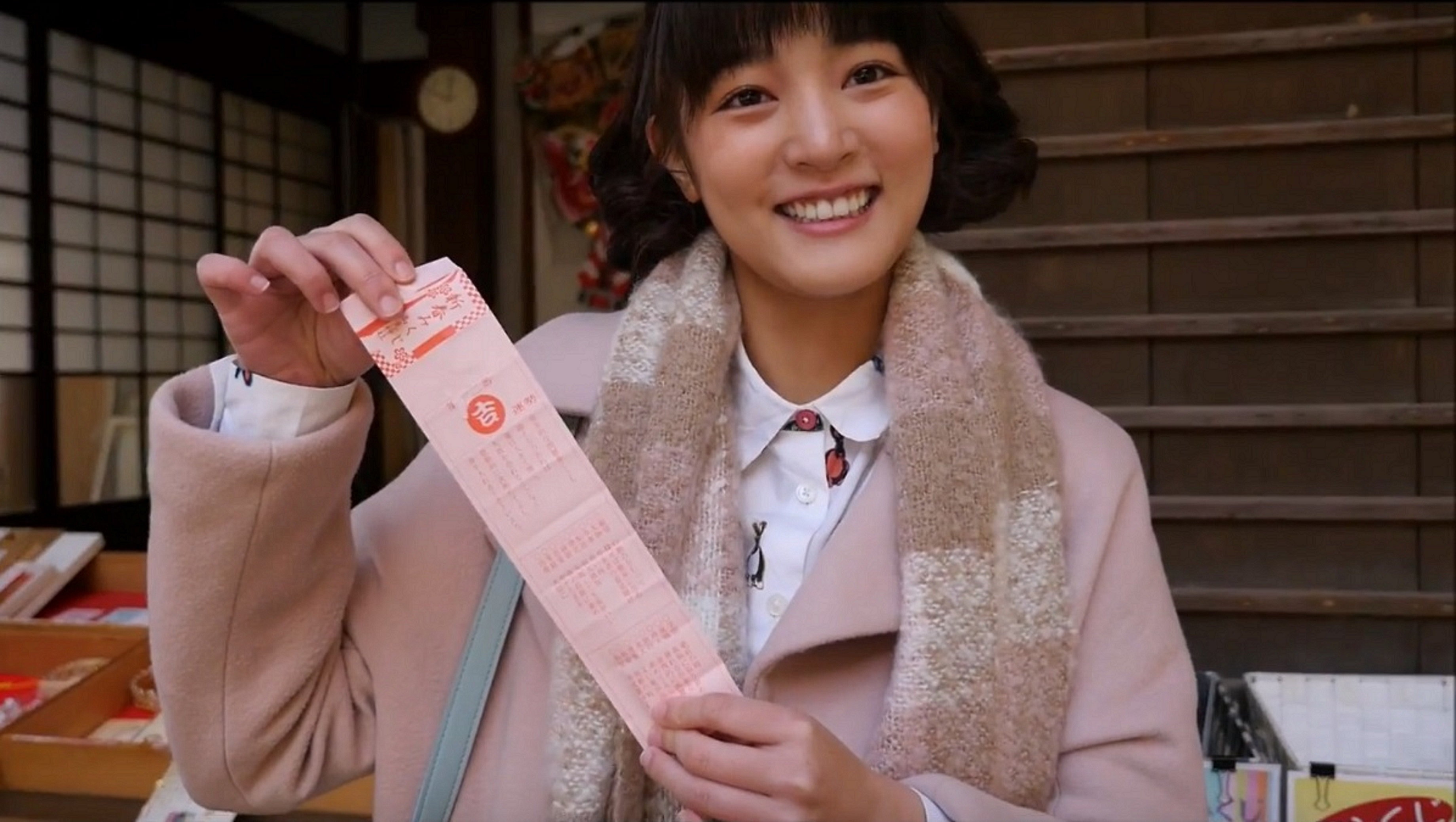 王淨到神社求籤祈福。（台視、東森提供）