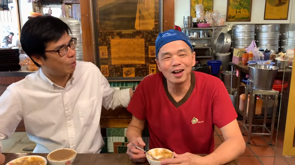 高雄郭家肉粽因被檢舉未開發票，國稅局介入輔導，今年7月將會開立發票，但也因此要調漲價格。（圖取自陳其邁臉書）