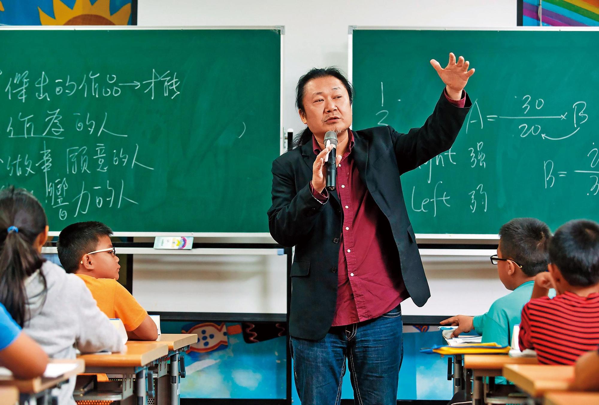 陳明俊(陳立)本打著借殼上市隱居幕後的如意算盤,卻因大股東不合被迫高價買股,成為上市公司董座。(今周刊)