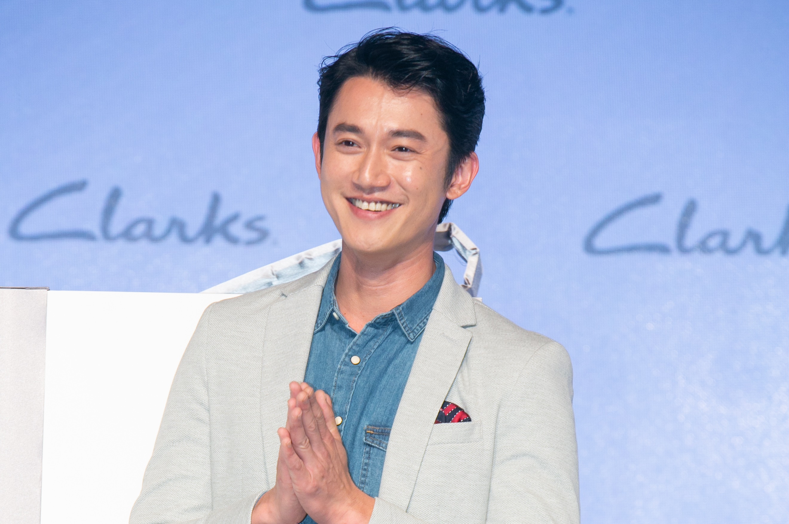 吳慷仁曾多次與合作女星傳出緋聞，但幾乎都是戲散情散。