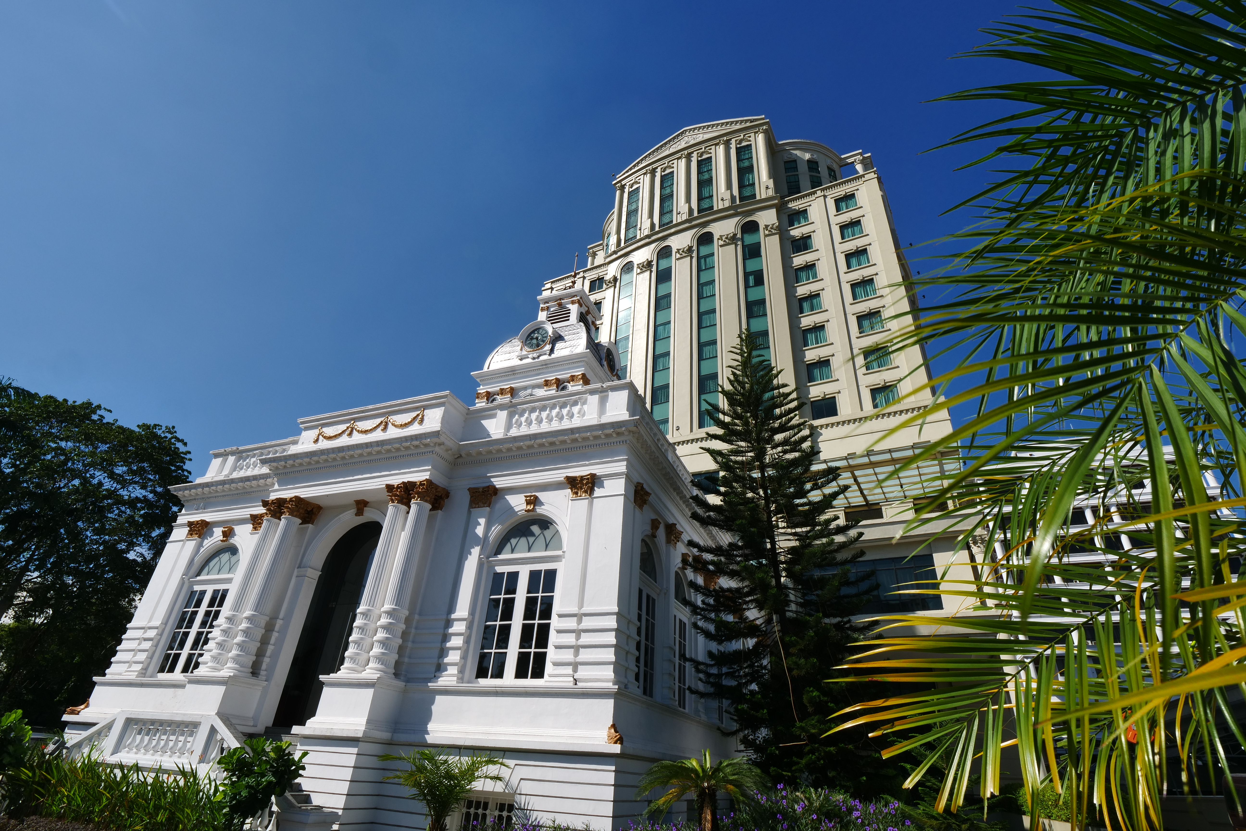 「Grand Aston City Hall Hotel」前身是市政府。