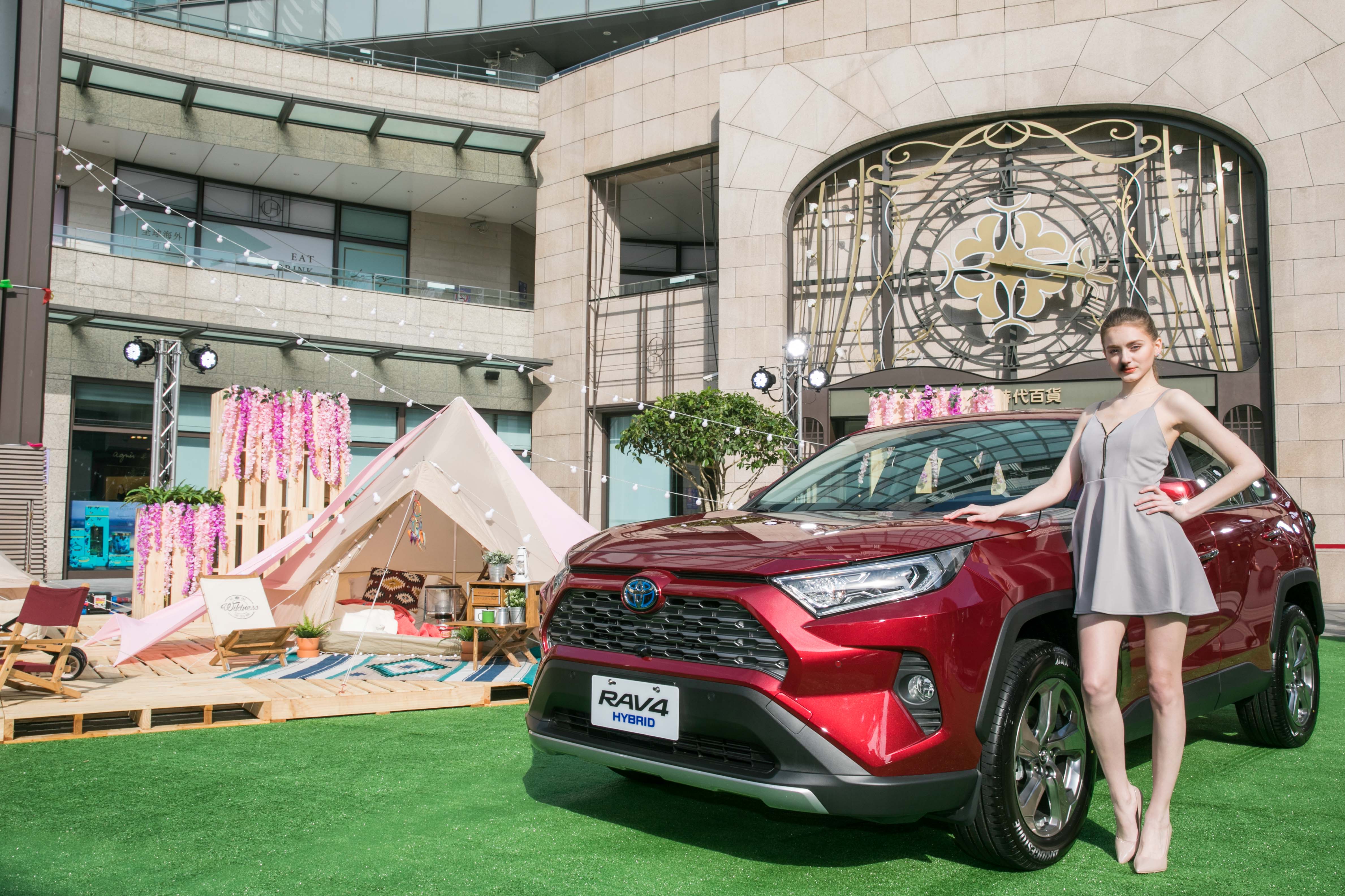 五代進口的RAV4以國產車價登台，又有低油耗加持，恐怕會讓去年大賣的Honda CR-V備感壓力。（和泰汽車提供）
