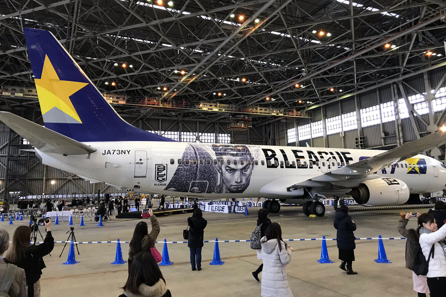 天馬航空推出井上雄彥與日本B聯賽的聯名彩繪機「B.LEAGUE JET」。（翻攝自sn_basketball Twitter）