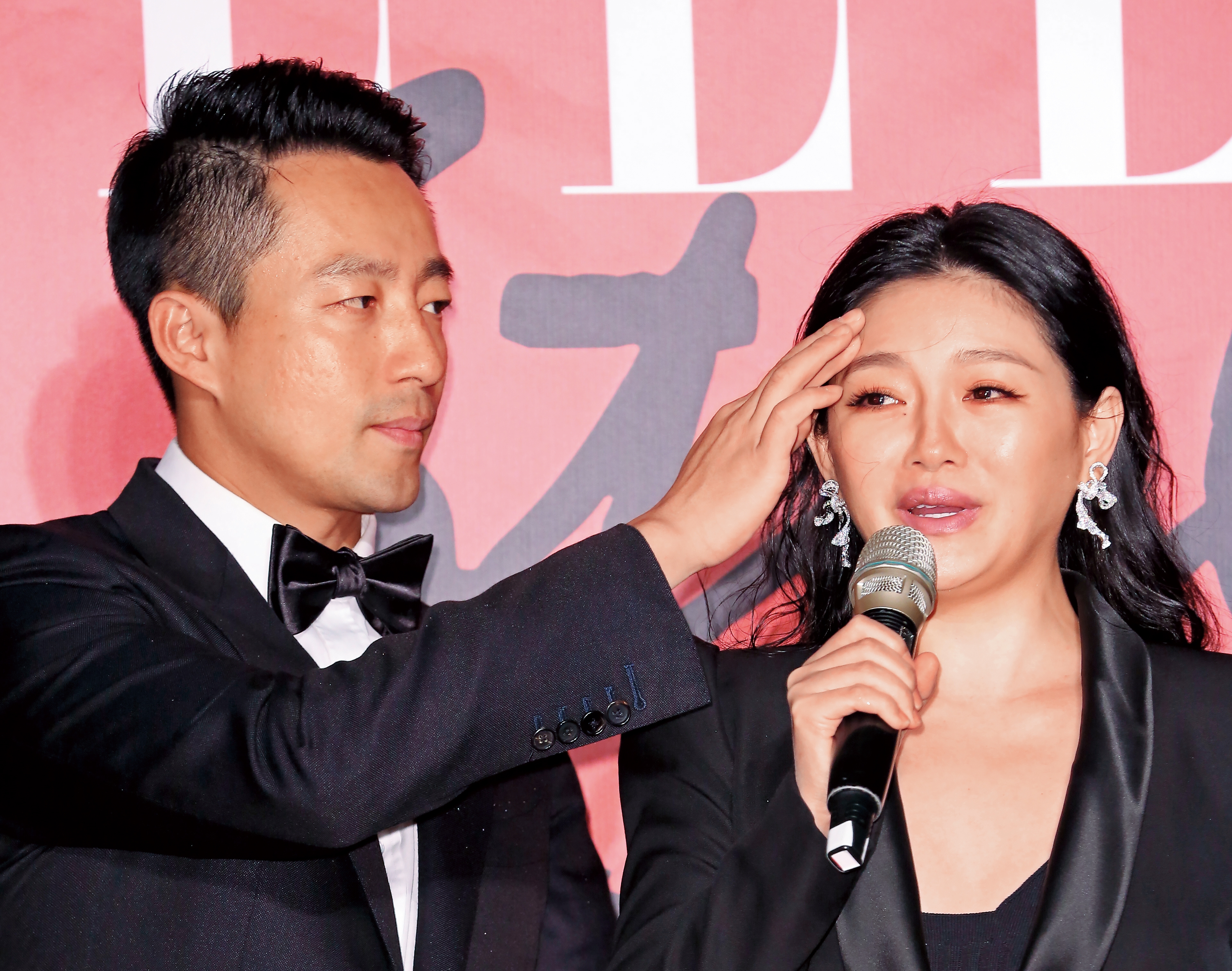 大S（右）跟汪小菲傳出婚姻觸礁，據傳是因為錢的問題，且夫妻已吵了好幾個月。