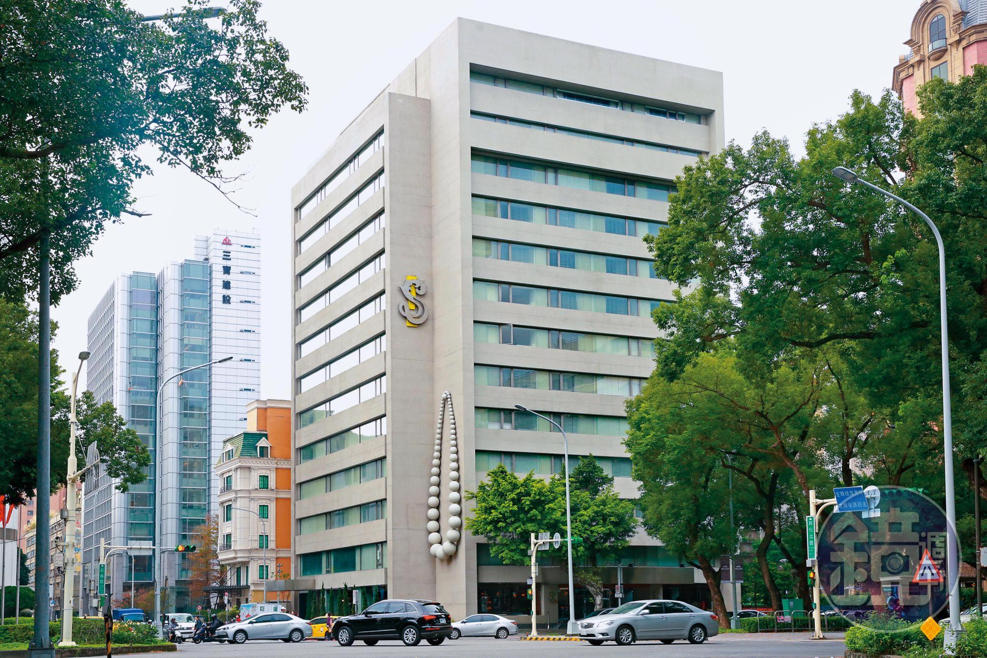 S Hotel的業績,汪小菲一直認為跟陸客不來、蔡英文的兩岸政策息息相關。