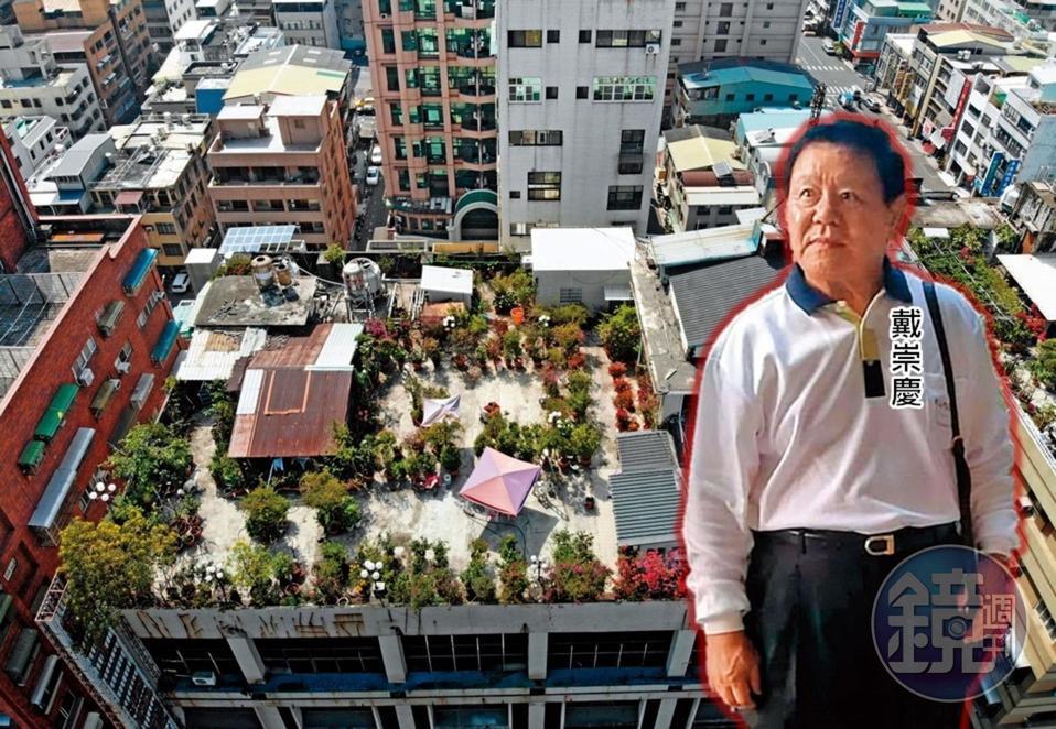 戴崇慶遭住戶群起控訴,沒有產權卻長期占用頂樓,只要有人檢舉,他就會對其報復。(翻攝戴崇慶臉書)