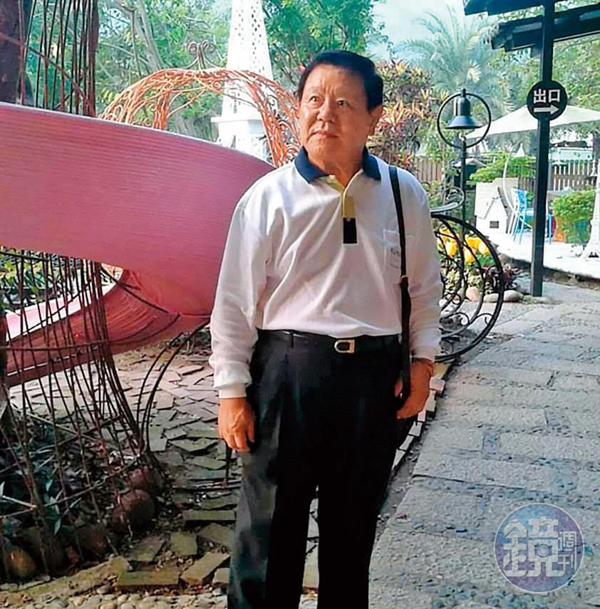 戴崇慶遭住戶群起控訴，沒有產權卻長期霸占頂樓，只要有人檢舉，他就會對其報復。（翻攝戴崇慶臉書）