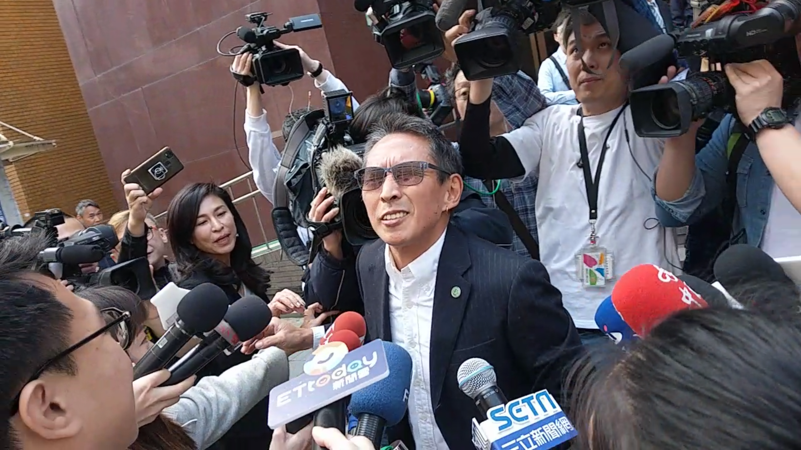 豆導性侵案首開庭，鈕承澤想出境拍片。