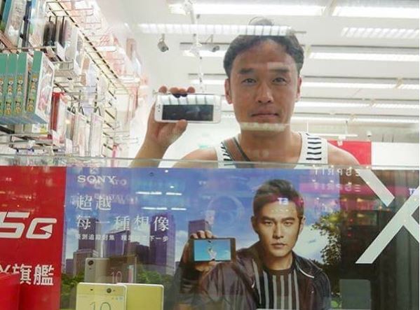 東尼大木神似周杰倫，曾登台演唱周董名曲。（翻攝自東尼大木IG）