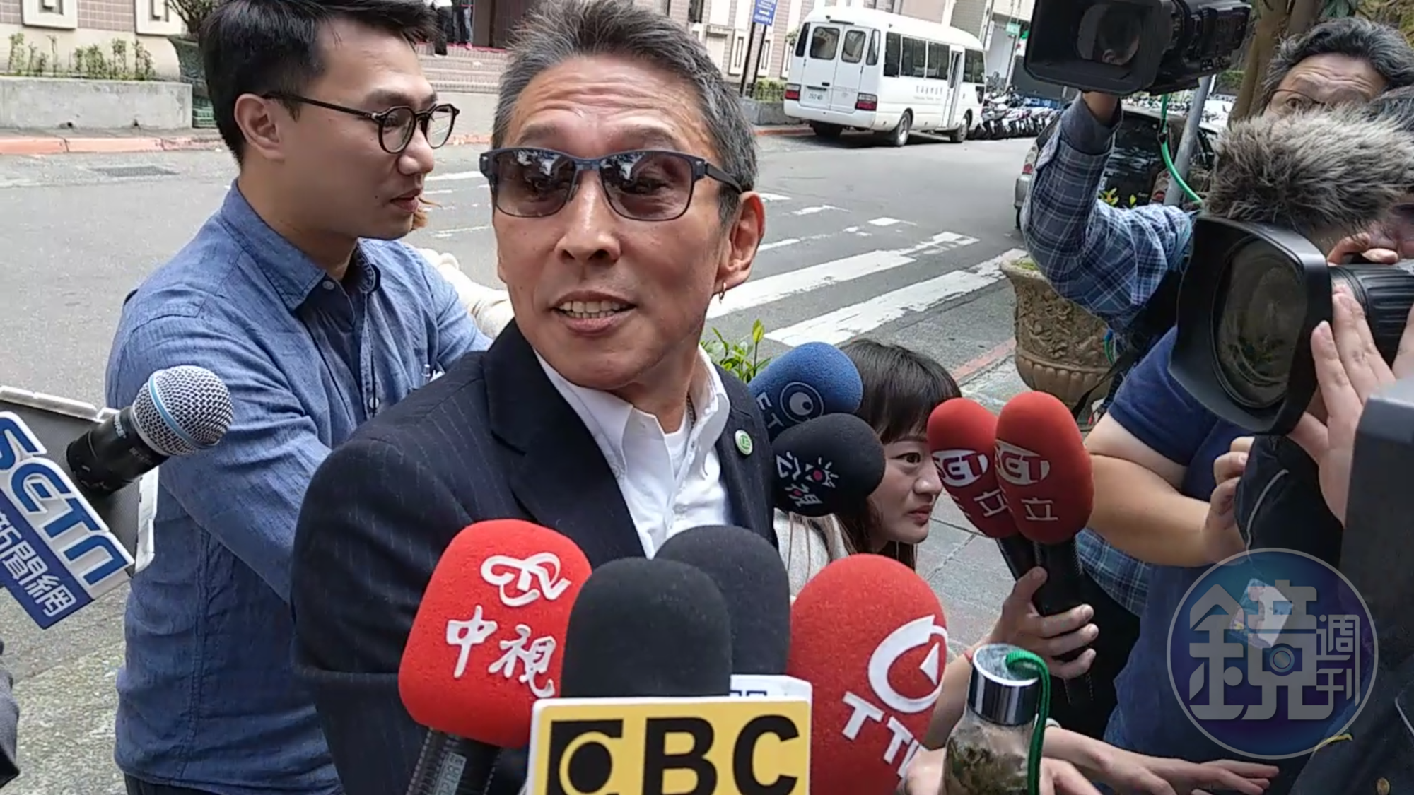 鈕承澤說，自己沒威脅強迫他人的意圖，但造成當事人的痛苦和不適，他很抱歉。