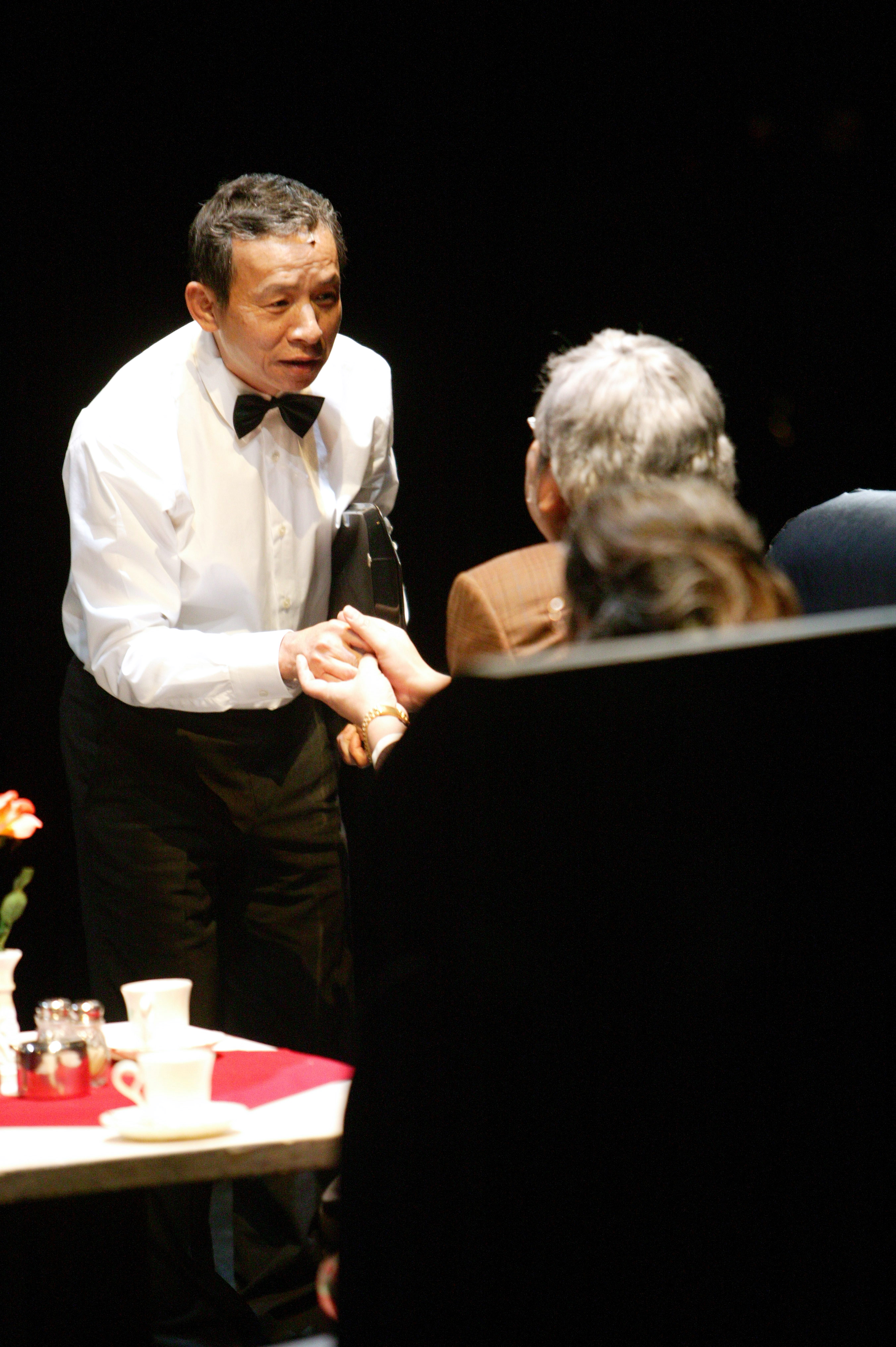 《人間條件二》由吳念真導演帶領故事走入演者、觀眾的內心深處。（綠光劇團提供）