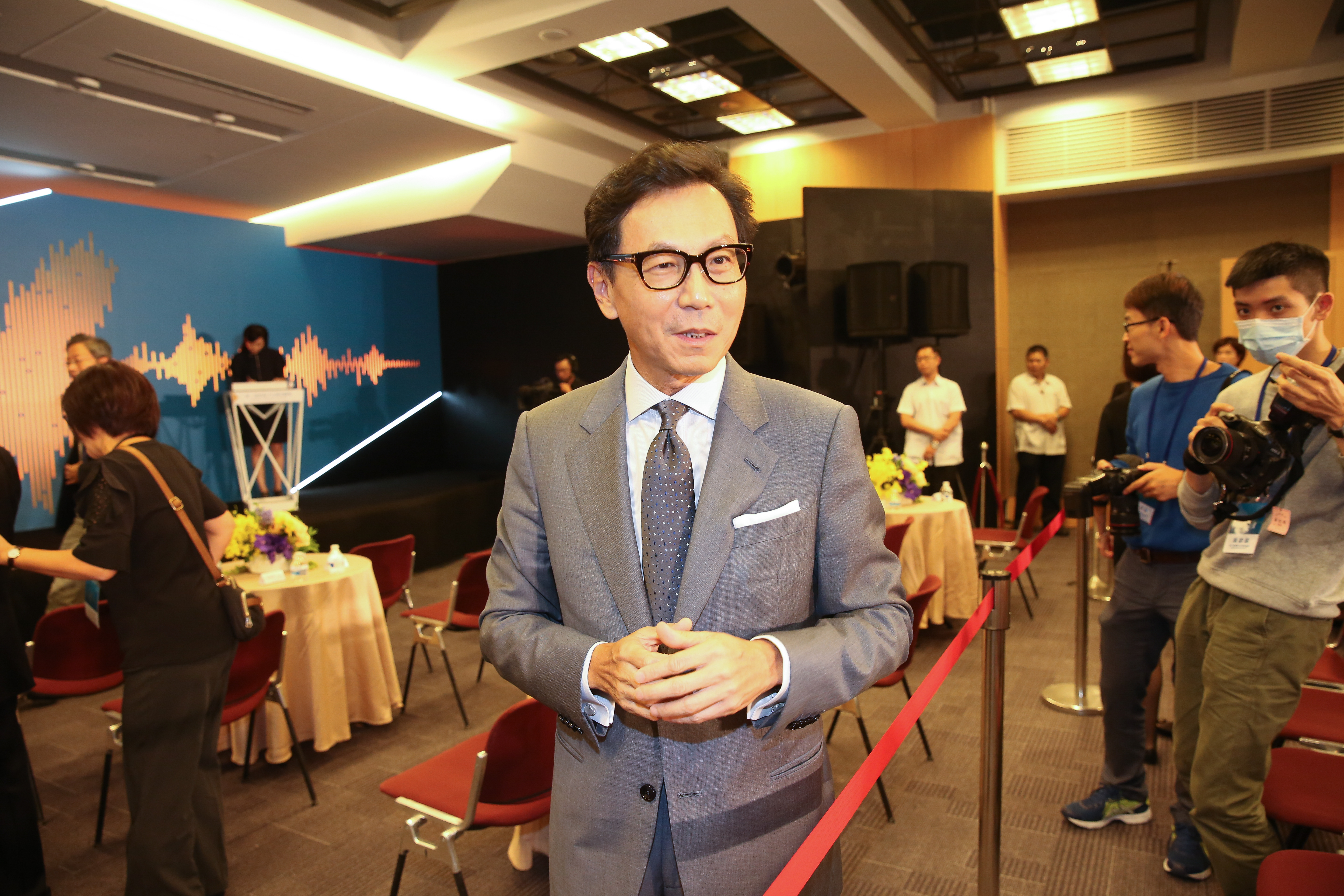 富邦集團董事長蔡明忠不但是有線電視霸主，旗下的台灣大哥大也是第二大電信業者。