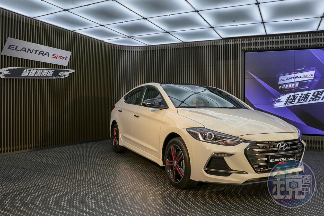 HYUNDAI Elantra Sport黑潮特仕版。