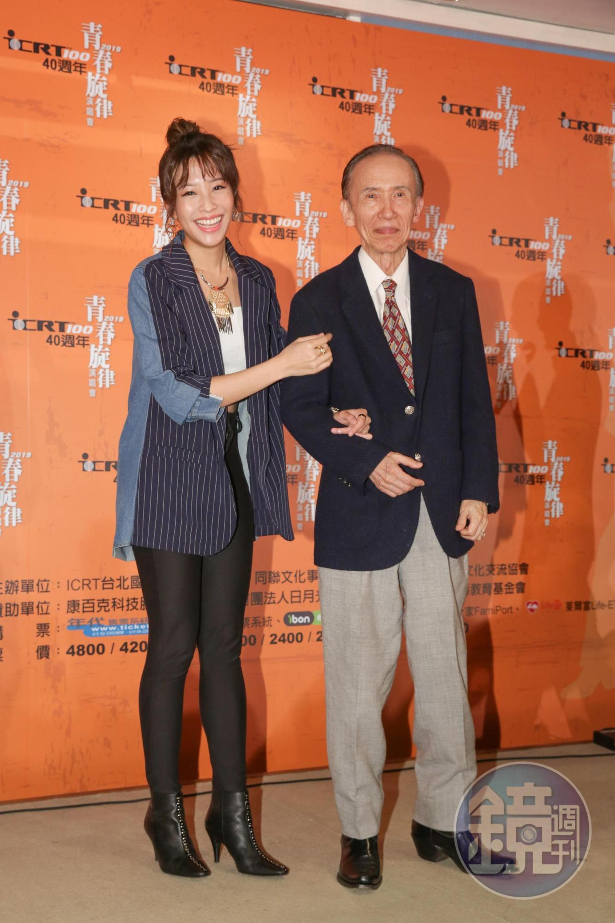 《ICRT40周年暨青春旋律》音樂會,歌手年紀加起來是「千歲團」,其中年紀最大是80歳有台灣貓王之稱的徐慶復,年紀最小是袁詠琳。