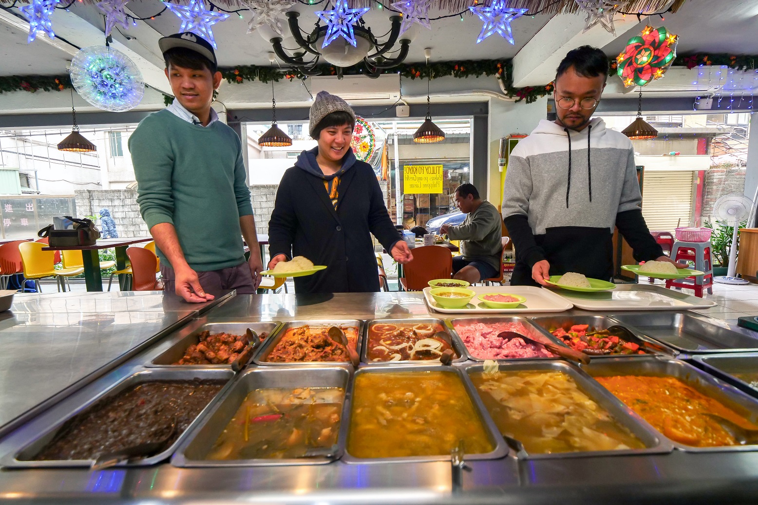 在台灣的菲律賓料理，多是以自助餐方式呈現。