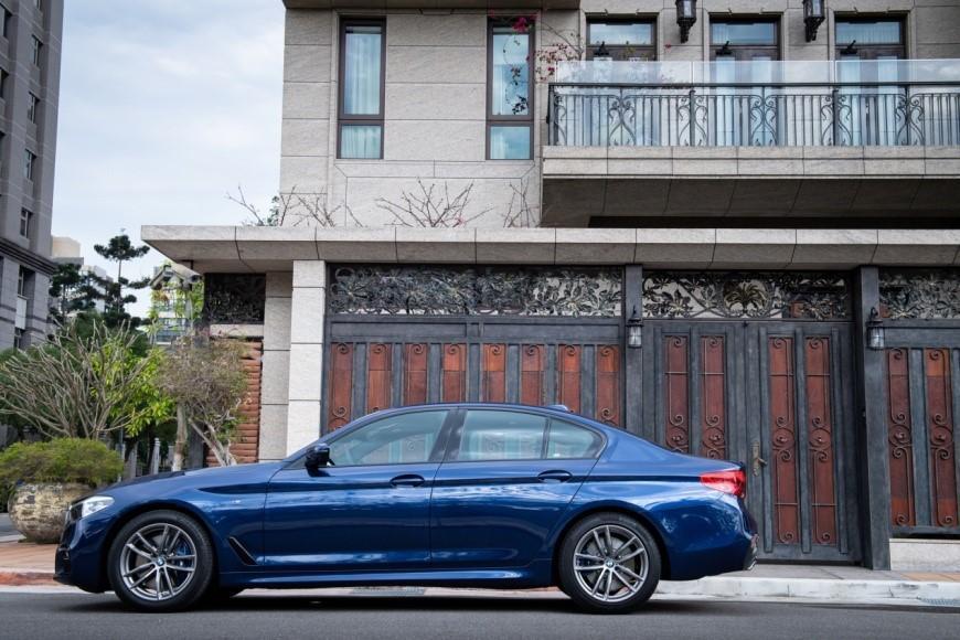 將近半世紀,邁入第7世代的BMW大5系列堪稱全面完美,操控、舒適滿分,更大量搭載傲視同級的安全科技。