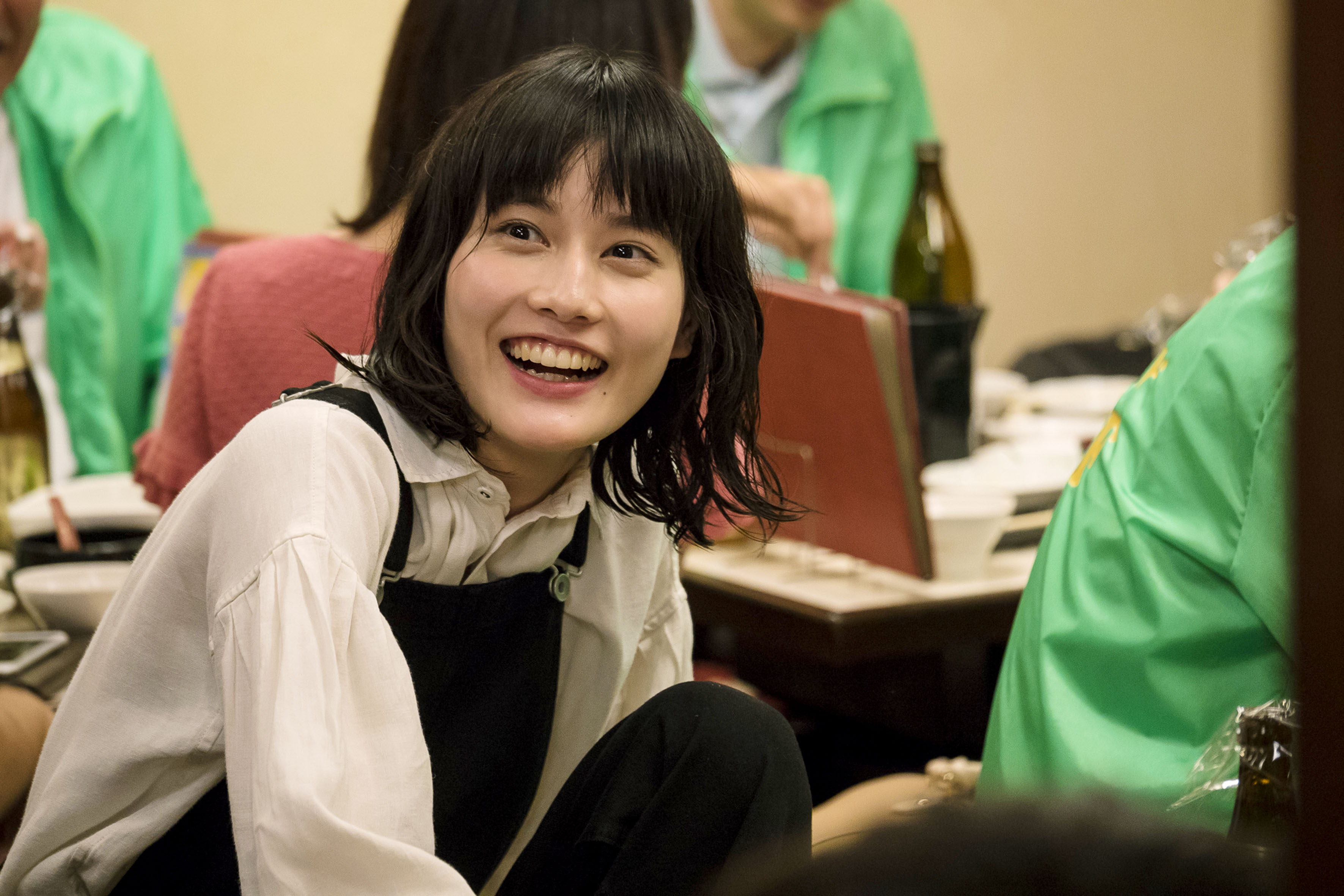 橋本愛拍攝《小資女孩奮鬥記：遊樂園的奇蹟》玩得很開心。（中影提供）