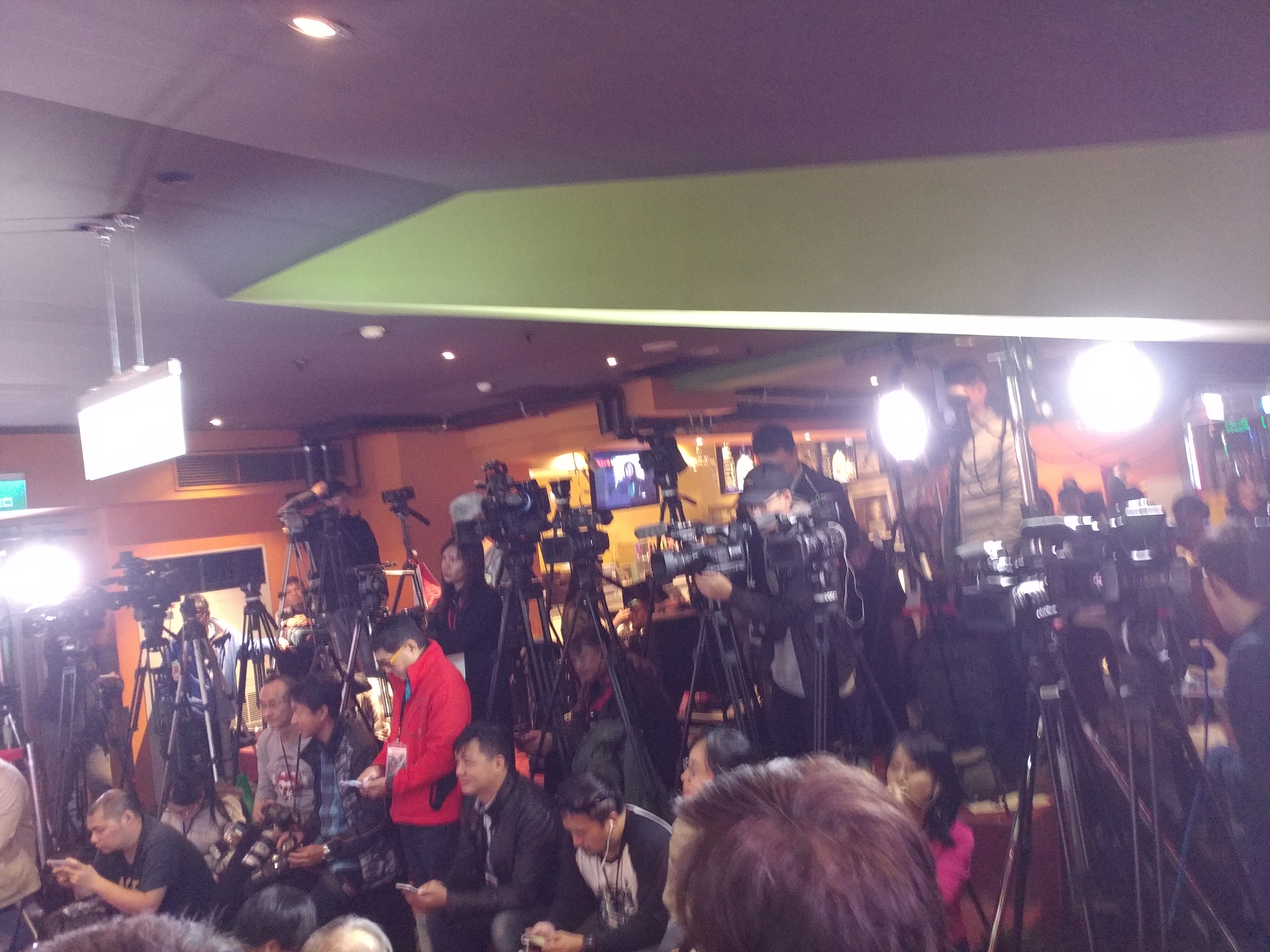 「林青霞」3字吸引數10間媒體到場採訪，首映會開始前1小時就已有大批媒體先來卡位。