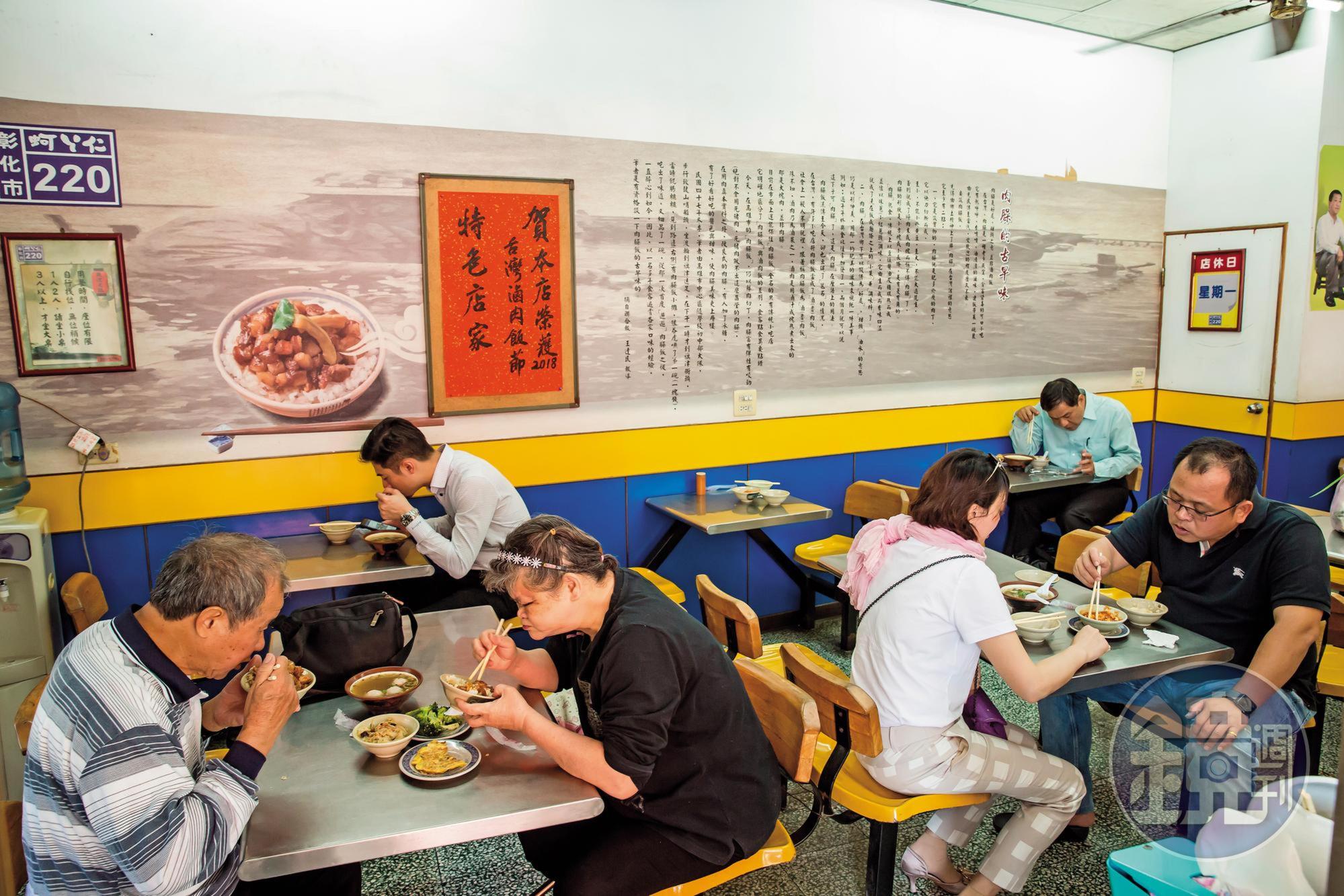 蚵ㄚ仁攤位重開後,生意逐漸穩定,吳文彬也租下攤位旁店面,提供內用空間。