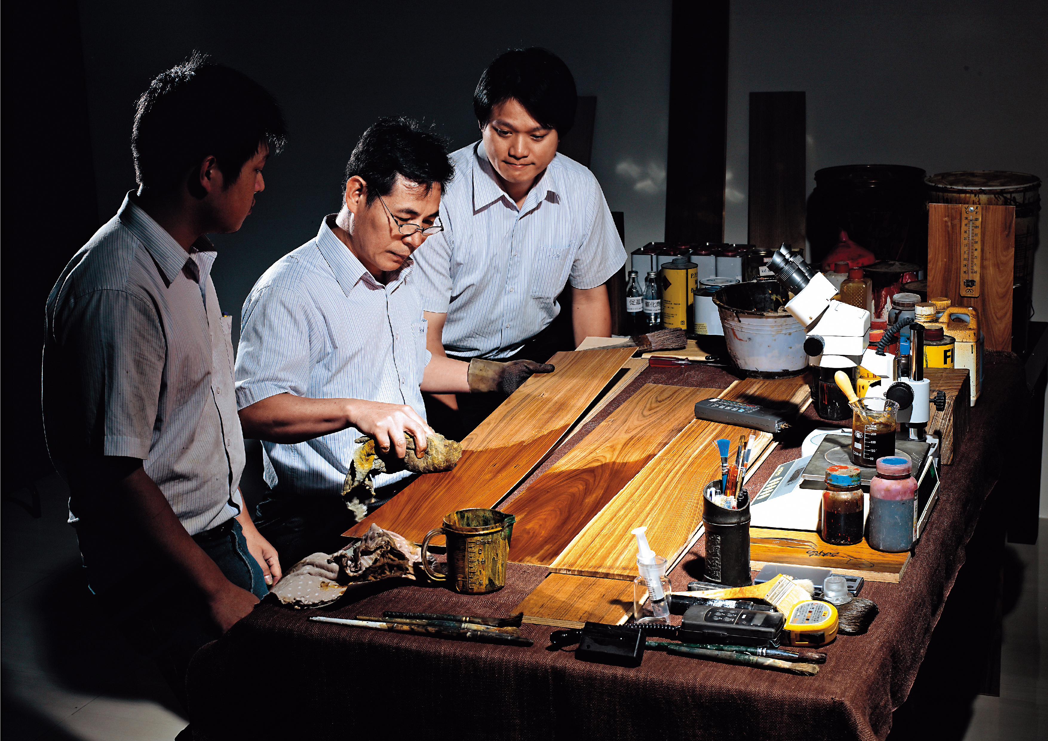 為強化品牌意識，2010年，科定強打電視廣告，推出手刮木地板。（科定提供）