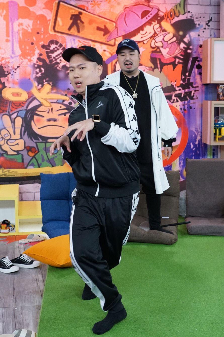 洋蔥演喪屍被說像恐龍。（狼谷娛樂提供）