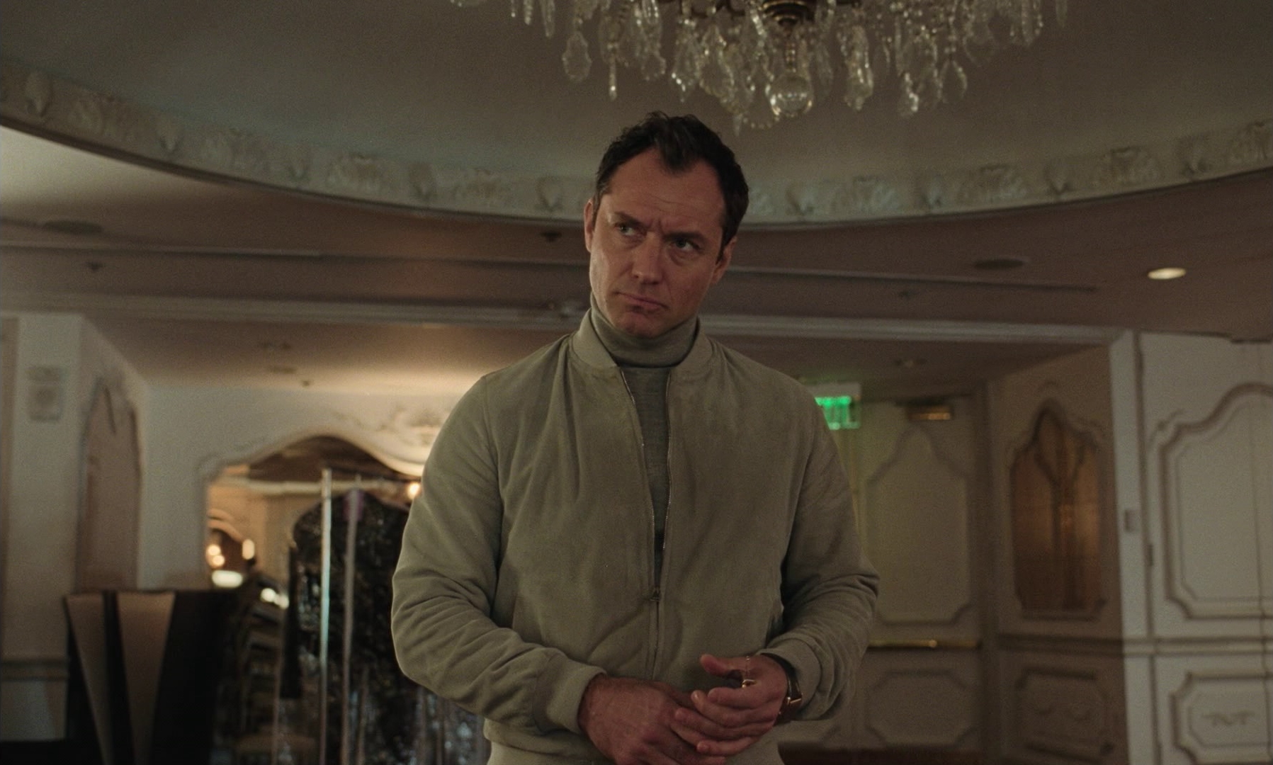 裘德洛在演出《驚奇隊長》指揮官的同時，也在《逆光天后》扮演要為其下難搞歌手擦屁股的經紀人。（傳影互動提供）