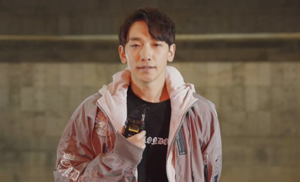 超人氣的Rain，當年初闖美國，卻也吃過因不擅英語，錯失上電視機會的苦頭。圖為Rain代言的服飾廣告。（翻攝自youtube）