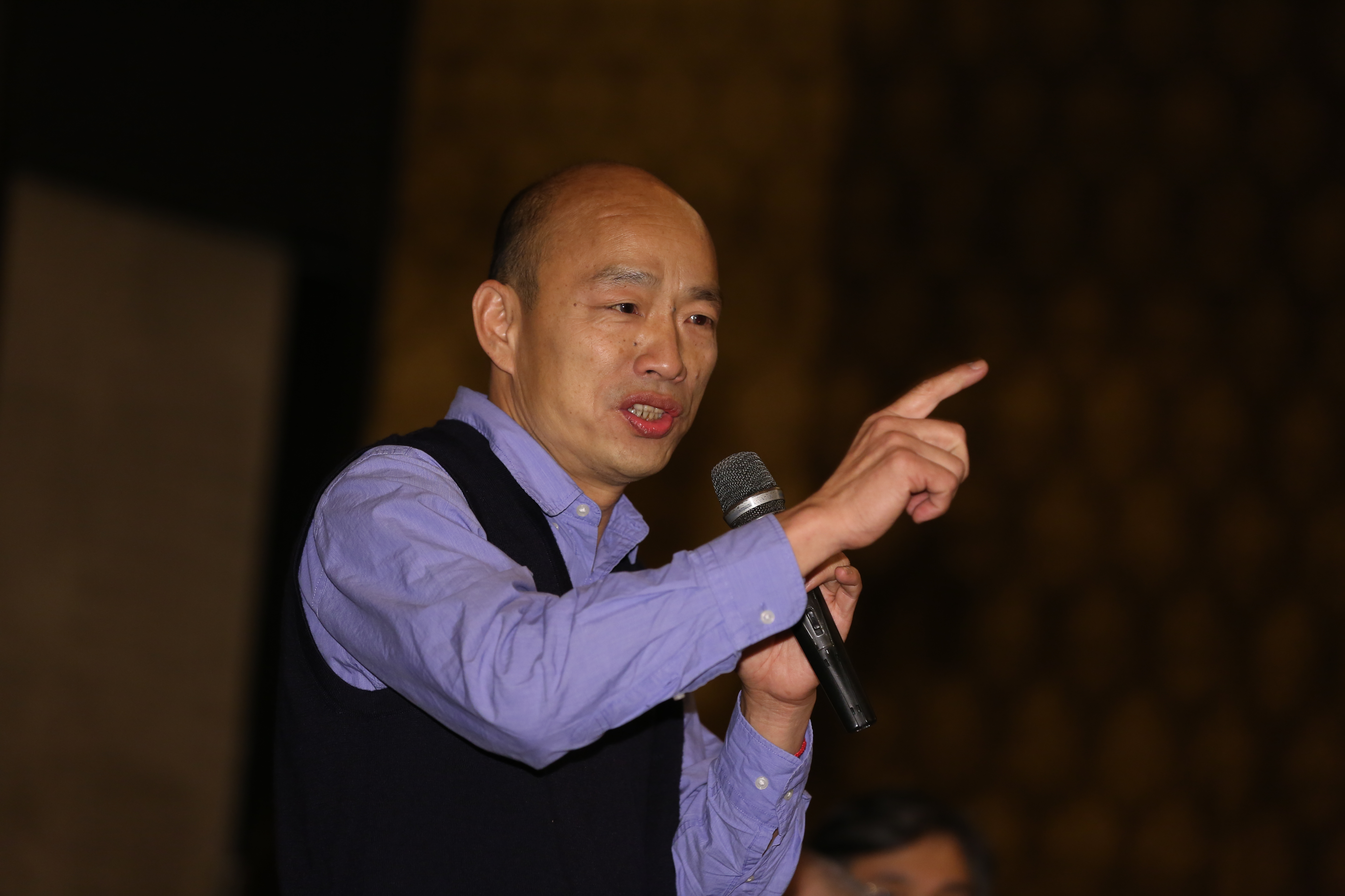 有業者提議引進菲律賓會說英文的白領階級人才進高雄，韓國瑜則回應「怎麼瑪麗亞變老師了？」挨轟。