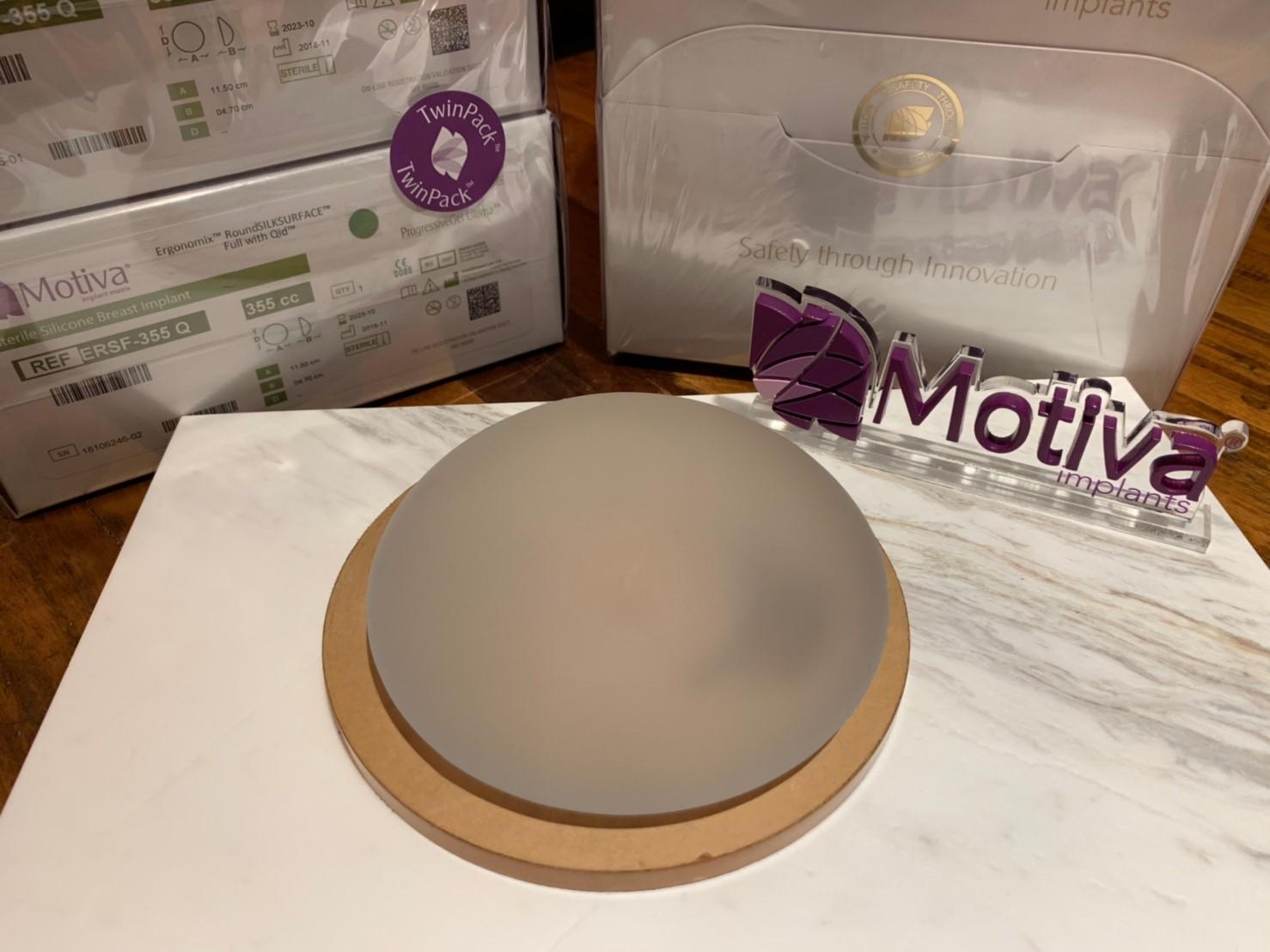 Motiva魔滴隆乳以仿真觸感的Progressive Gel Ultima™ 4D流動膠體，內含流動性及高彈性的凝膠，觸感相似人體的乳房組織。