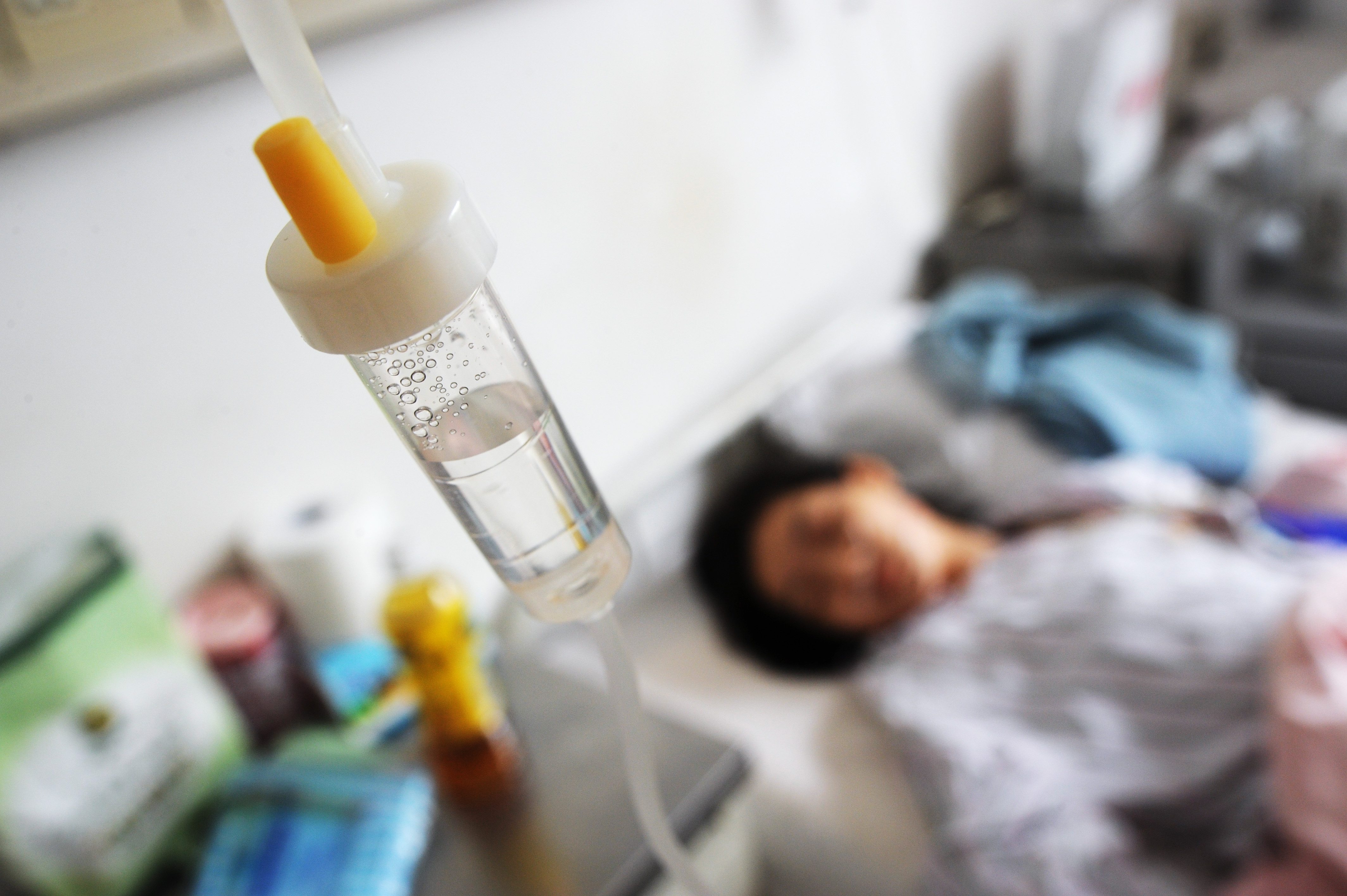 有名女網友於《爆怨公社》分享自己對抗血癌的故事,還抱怨2位已成為小天使的病友「丟下我一個人難過」。(東方IC)