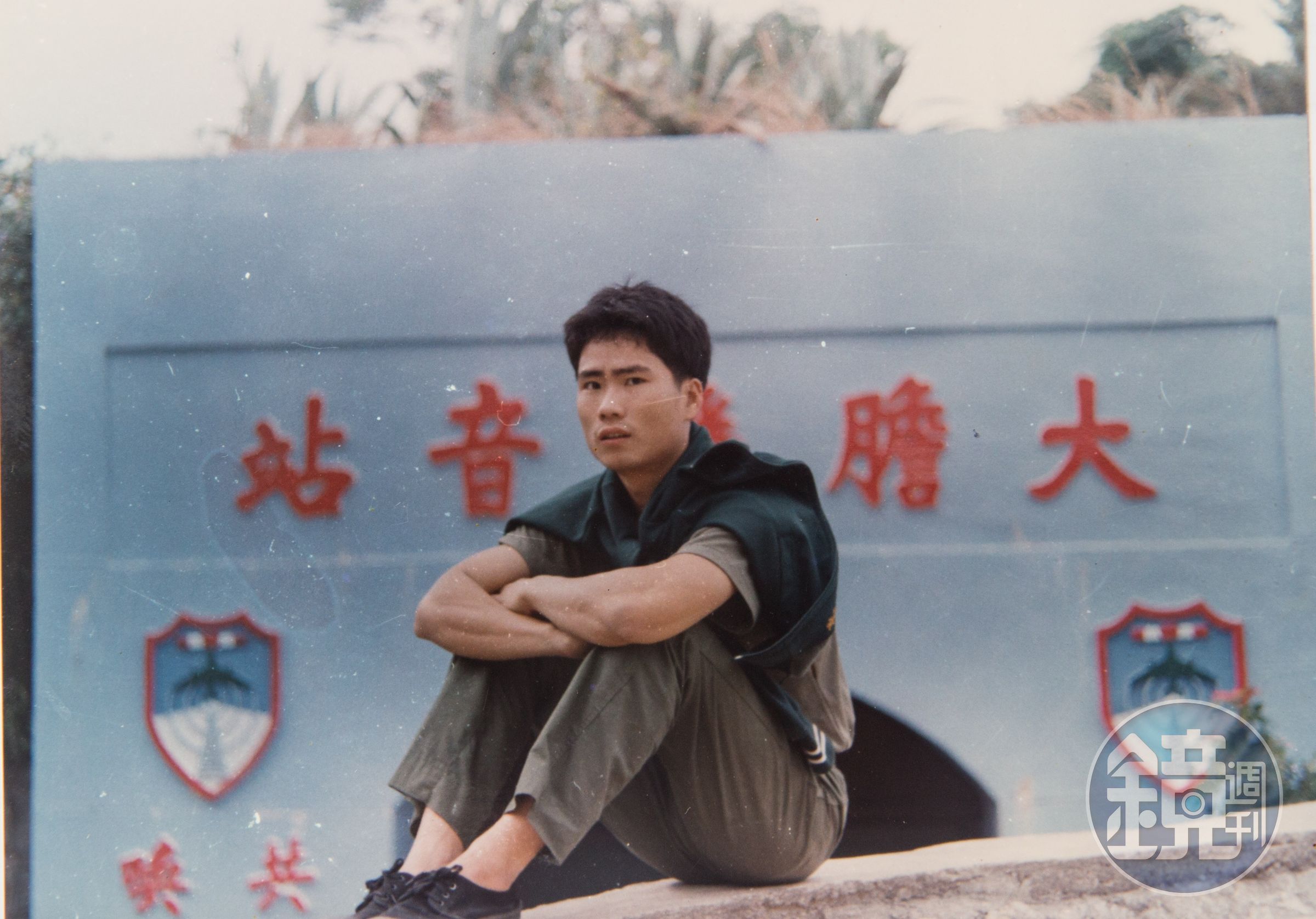 曹憲章赴金門當兵前，即在大哥開設的裝潢公司上班。（曹憲章提供）
