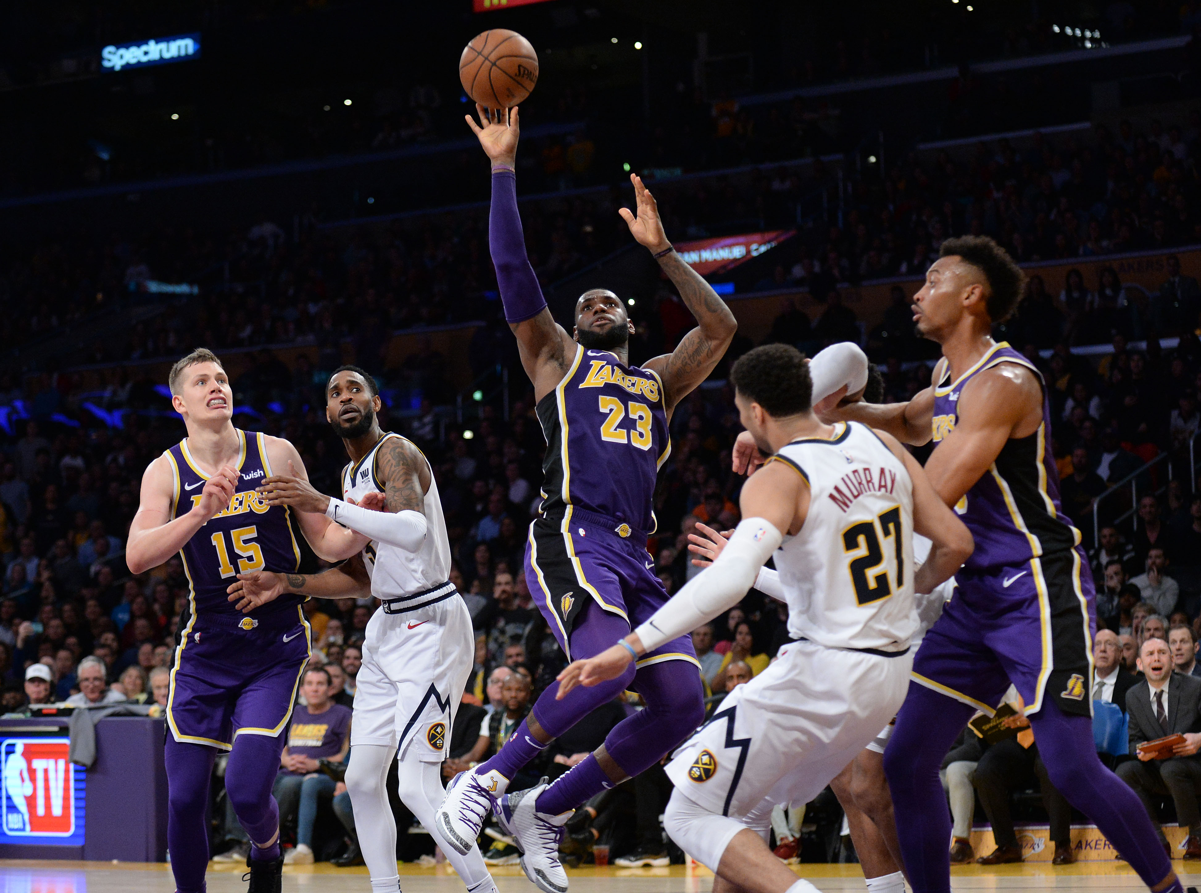 詹姆士生涯得分終於超越自己偶像喬丹，成為NBA史上得分第4高的球員。（東方IC）