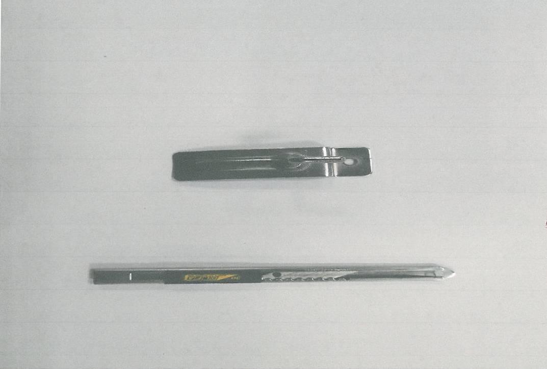 槽板鈎竊取的犯案工具。（警方提供）
