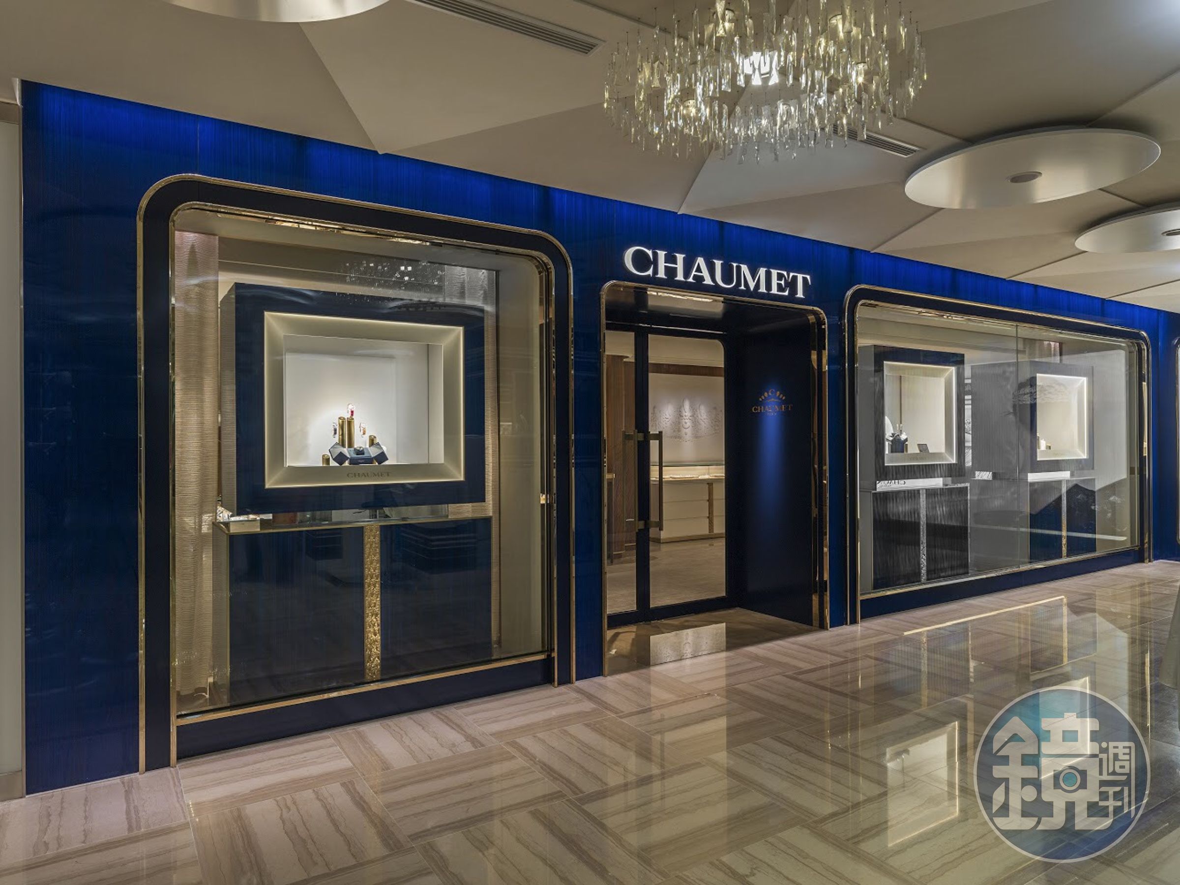 CHAUMET於高雄漢神開南部獨家店，店內裝潢使用皇家藍、稻穗等代表性標誌。（品牌提供）