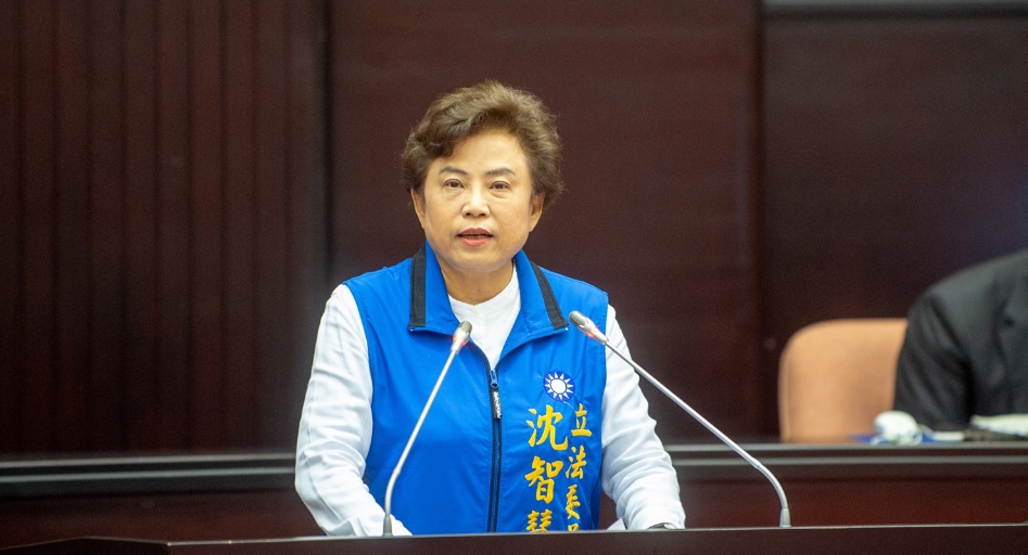 一個名為「沈智慧」的帳號在立委沈智慧貼文下留言大讚「立法院一股清流」，沈智慧挨酸忘記切帳號。（翻攝沈智慧臉書）