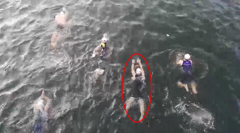 張姓選手參加鐵人三項卻不幸往生，他在愛河游泳的最後身影也曝光。（翻攝網路）