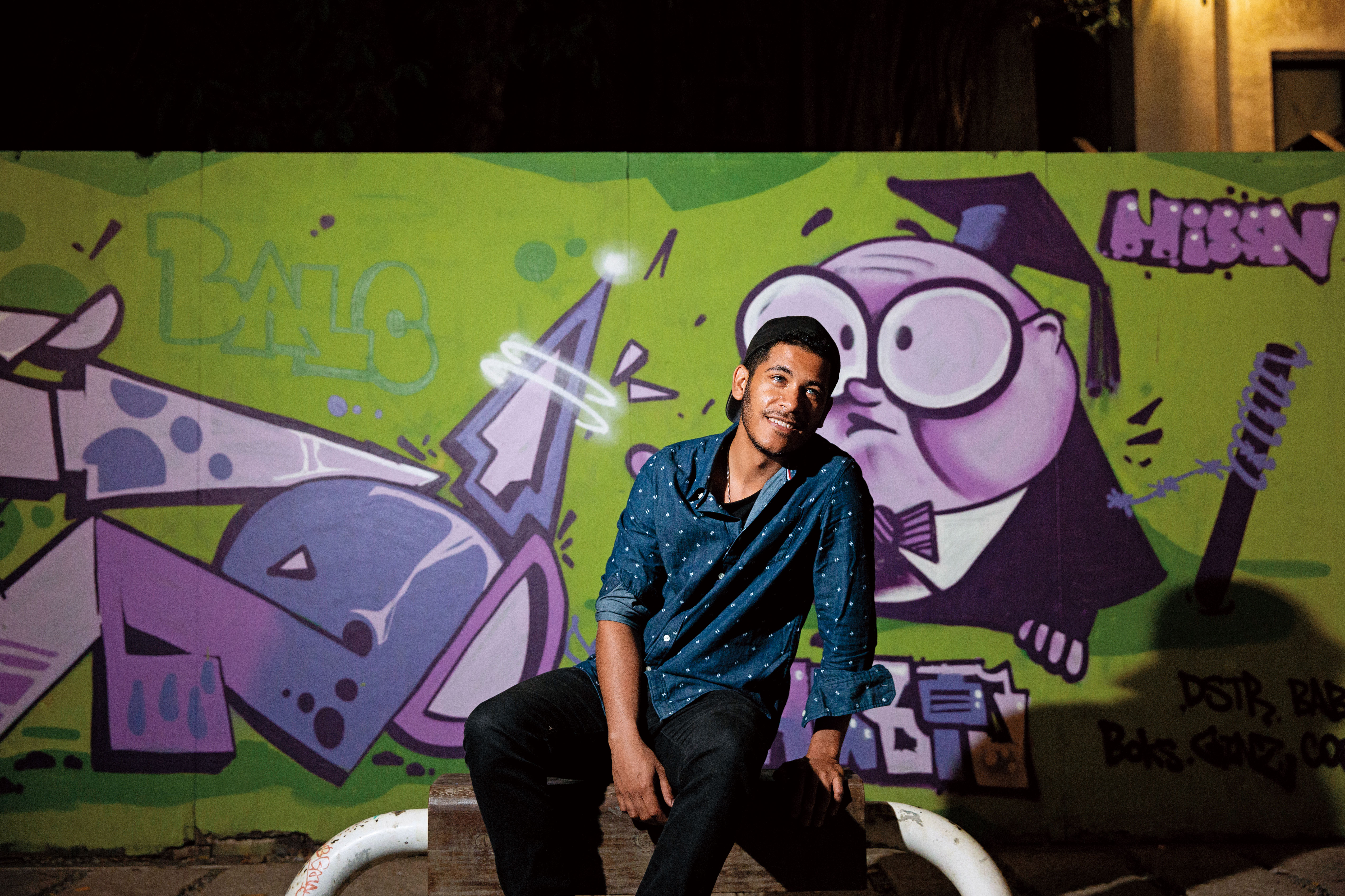 盧卡斯喜歡到西門町的塗鴉街區散步，觀摩他人的創意。