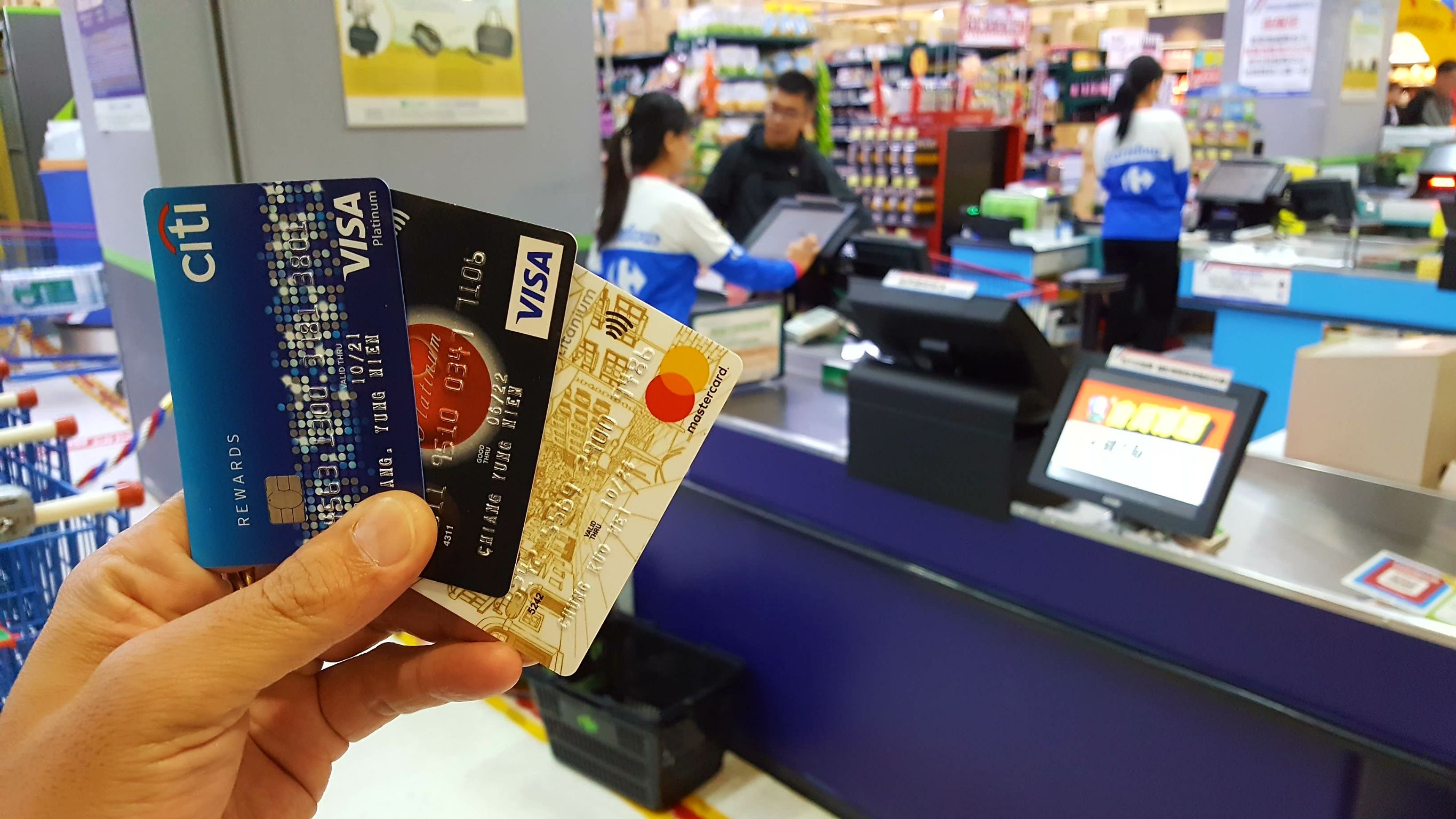 1月份國人簽帳金額，共刷了2913億元。