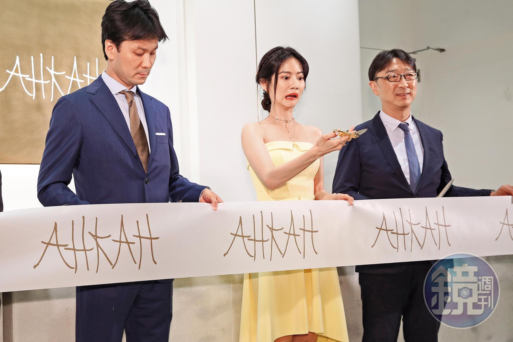 剪綵如此隆重的場合，曾之喬還是不忘搞笑，其實她一直以來都有諧星的潛力。