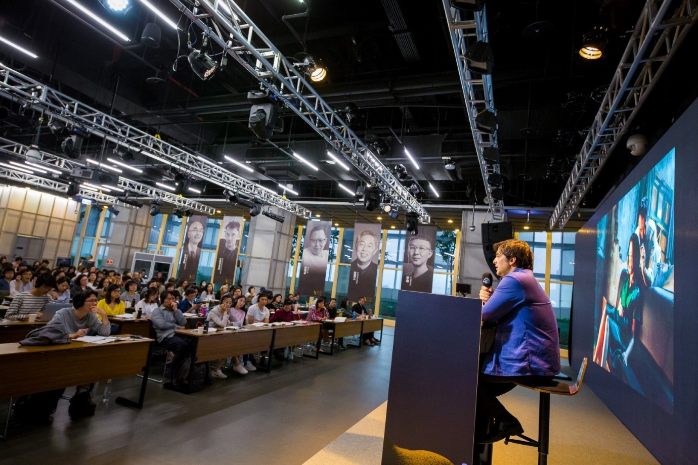 法國製片查爾斯吉伯特前陣子應邀來台舉行金馬電影大師課，分享籌資心得和跨國製作經驗。（金馬執委會提供）